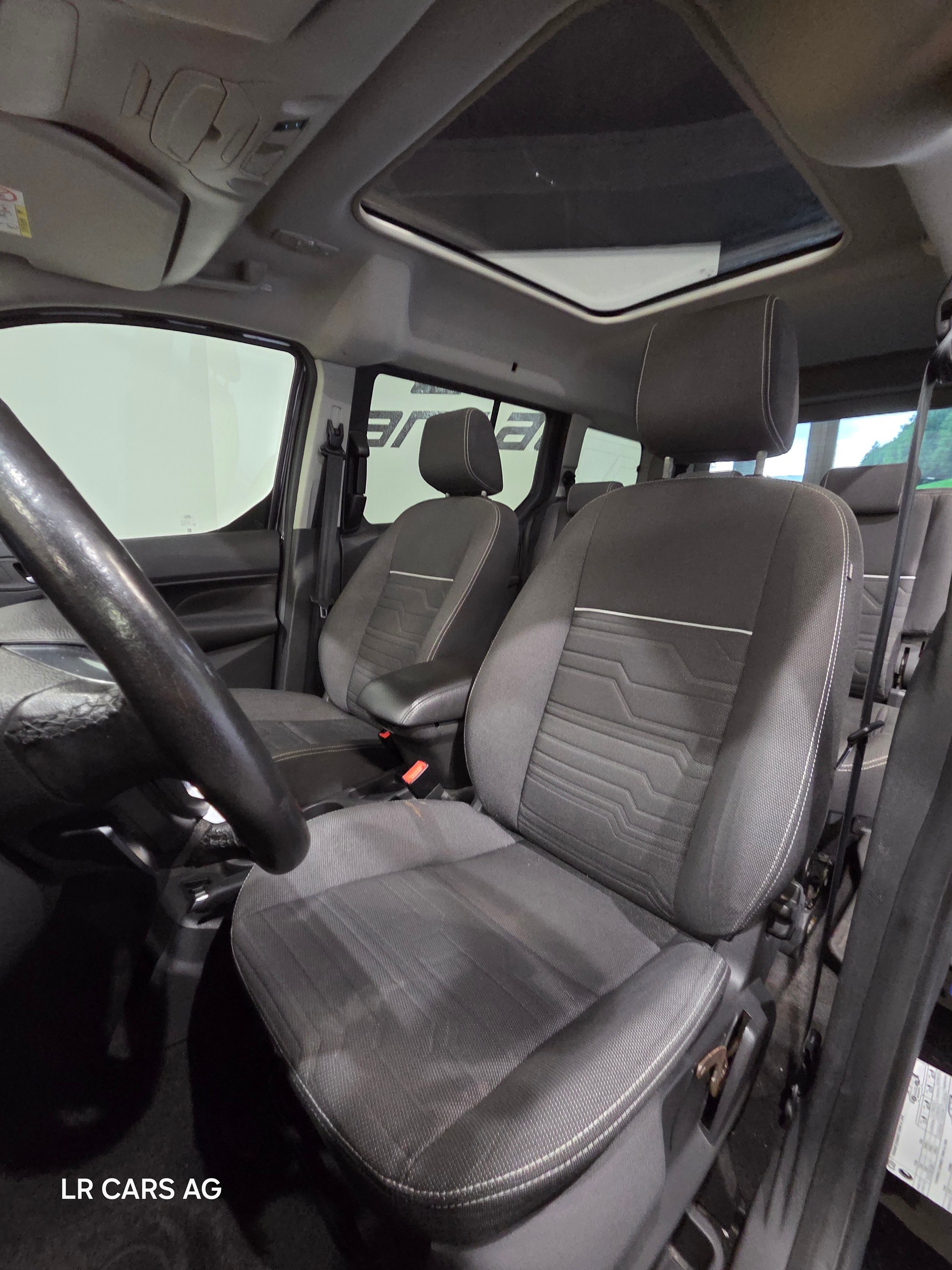 FORD Grand Tourneo Connect 1.5 TDCi Titanium Powershift-image-10