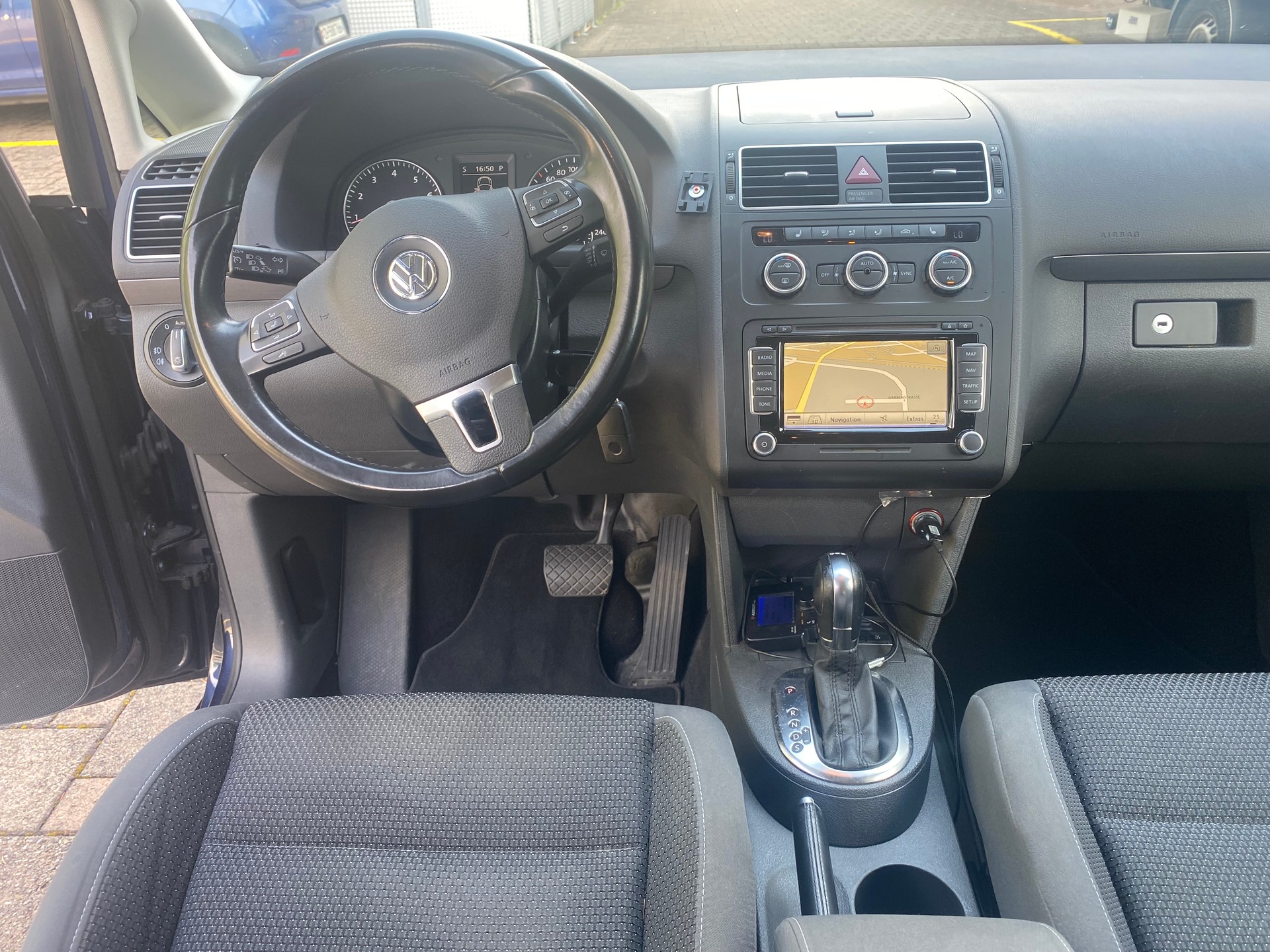 VW Touran 1.4 TSI Team DSG 7 sitz-image-8