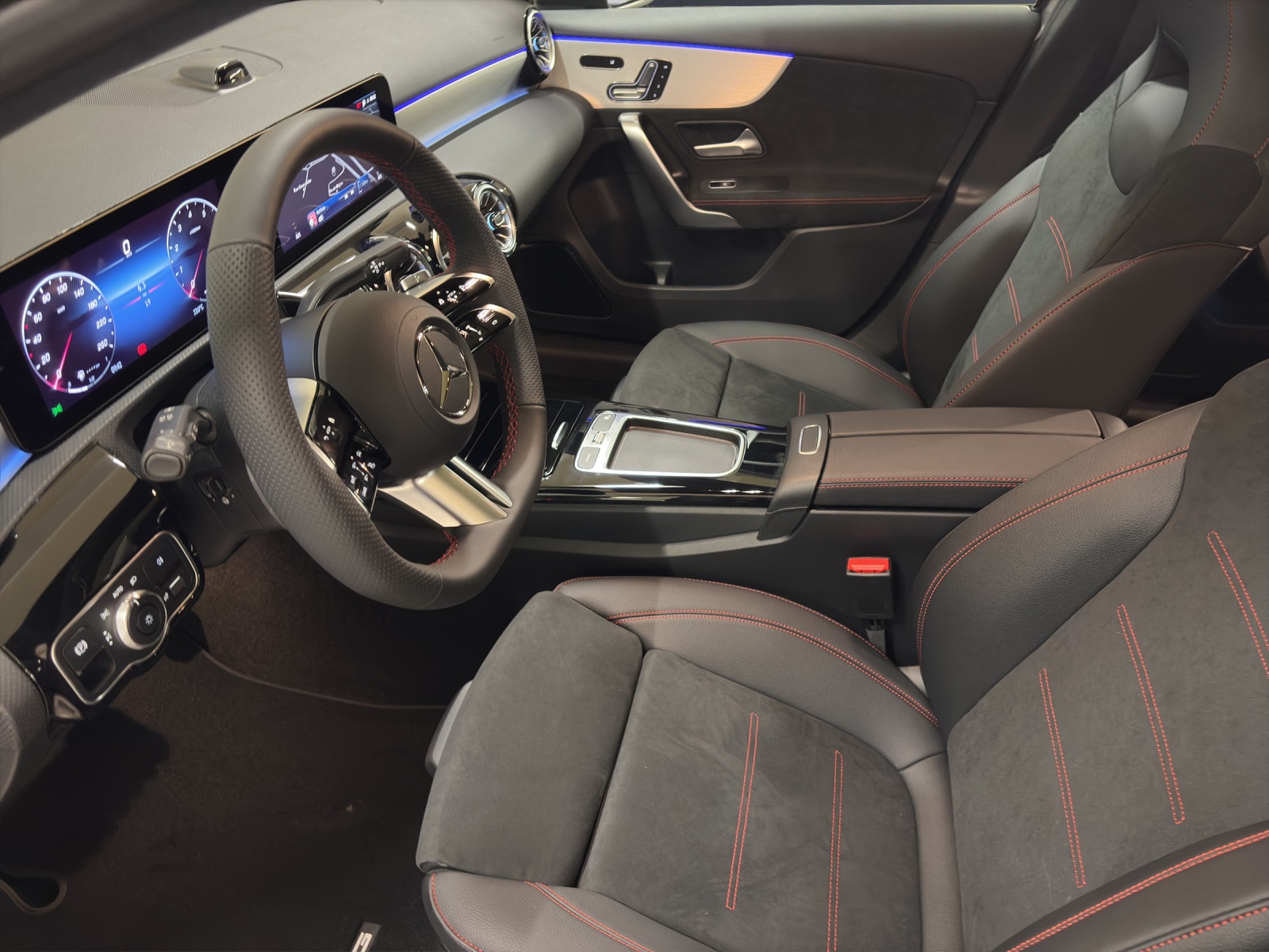 MERCEDES-BENZ A 220 4M Berline Compacte-image-8