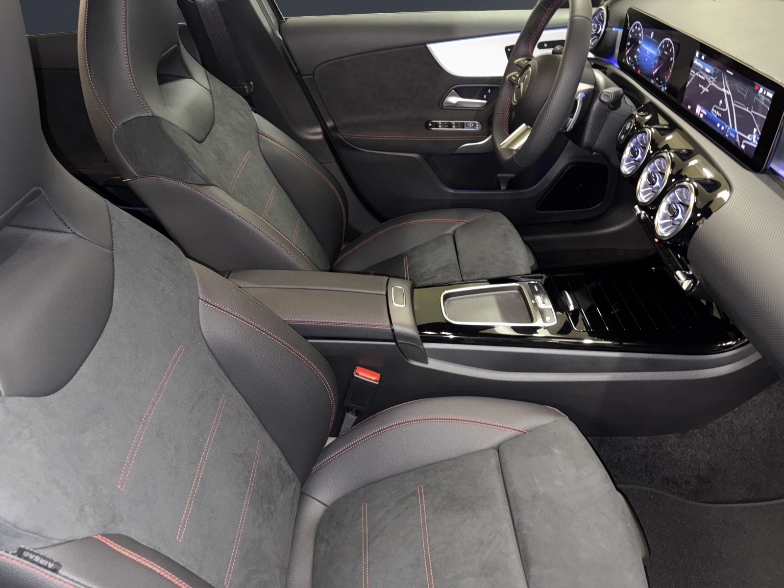 MERCEDES-BENZ A 220 4M Berline Compacte-image-9