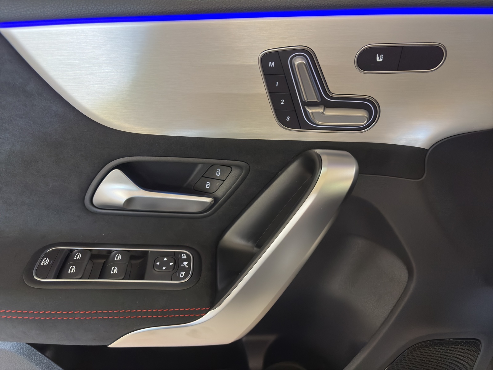 MERCEDES-BENZ A 220 4M Berline Compacte-image-12
