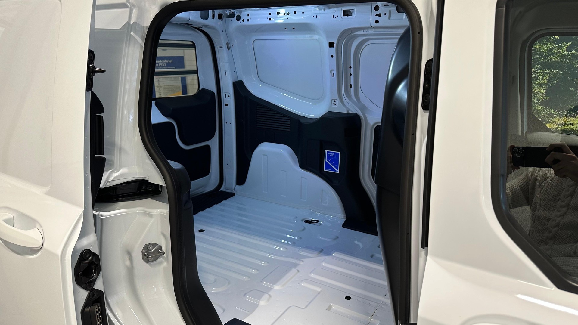 FORD Transit Courier Van 1.0 EcoBoost Trend-image-10