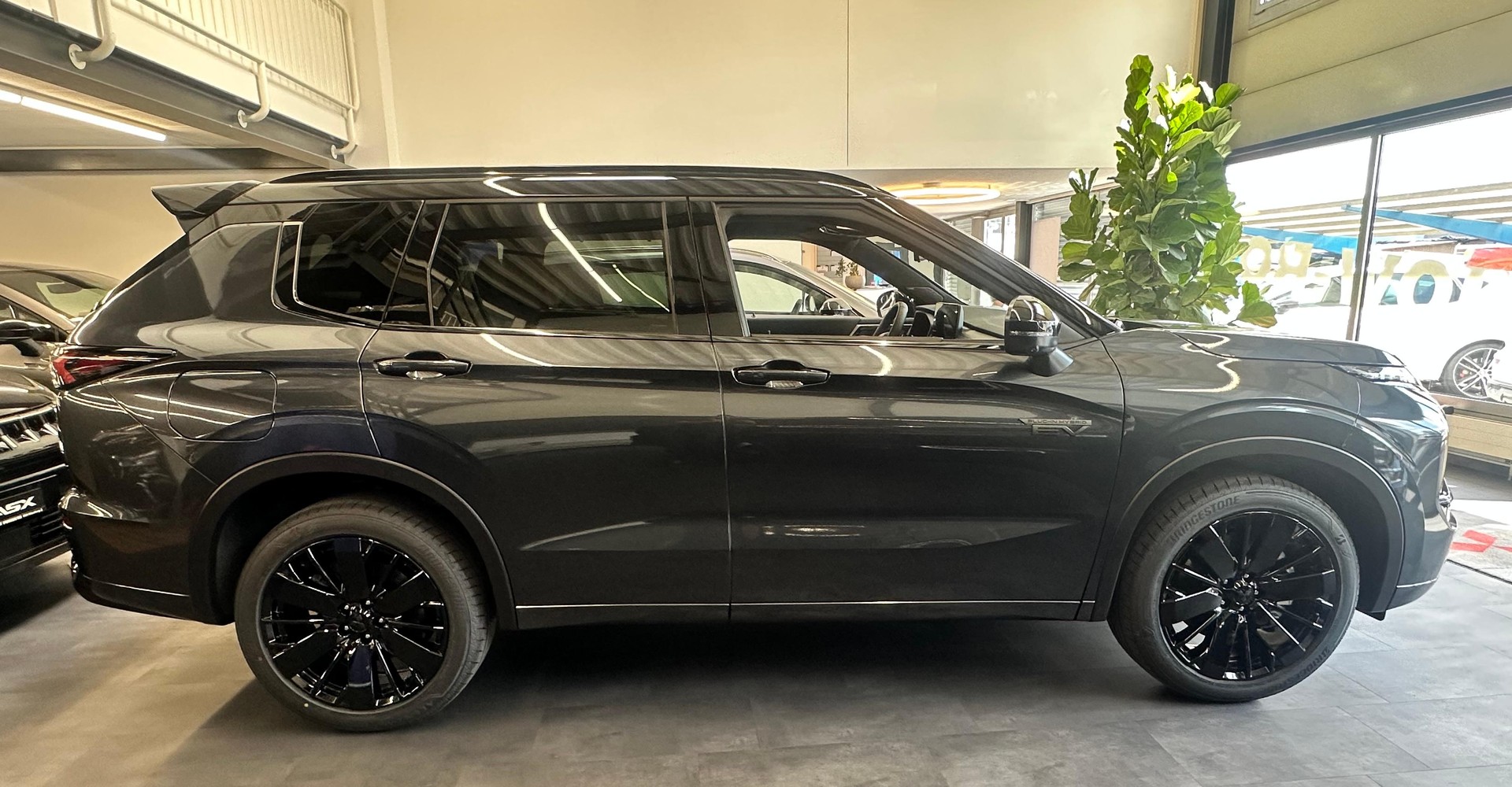 MITSUBISHI Outlander 2.4 PHEV Sport 4x4-image-3
