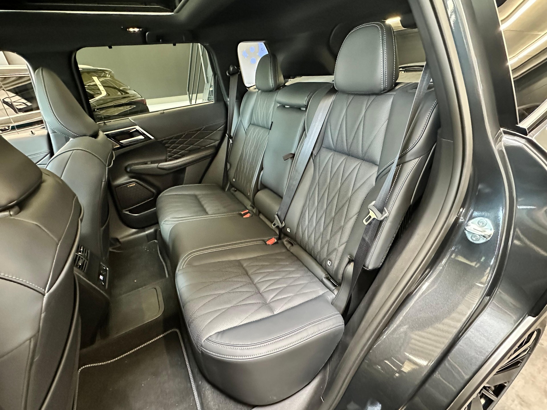 MITSUBISHI Outlander 2.4 PHEV Sport 4x4-image-9