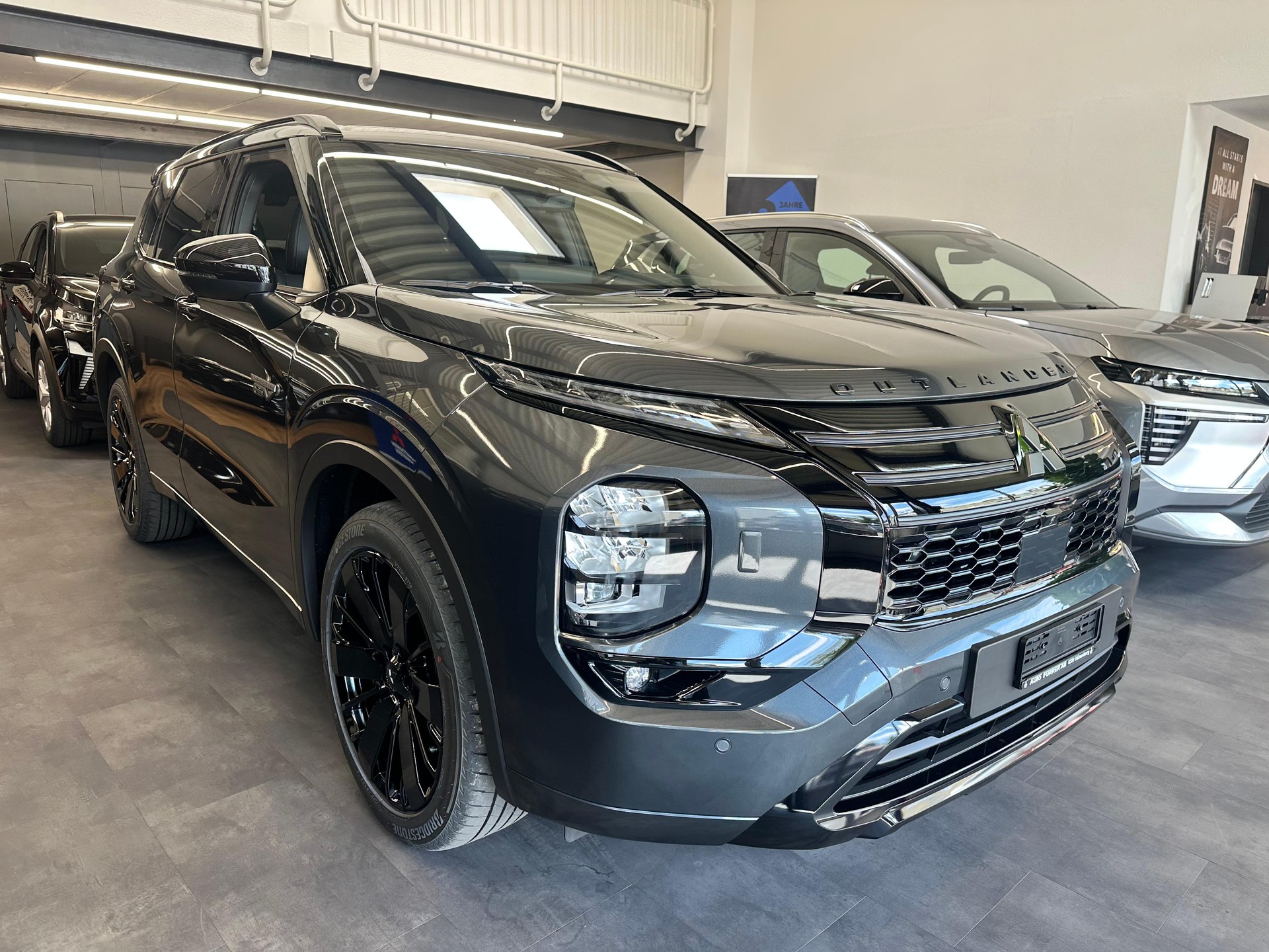 MITSUBISHI Outlander 2.4 PHEV Sport 4x4-image-4