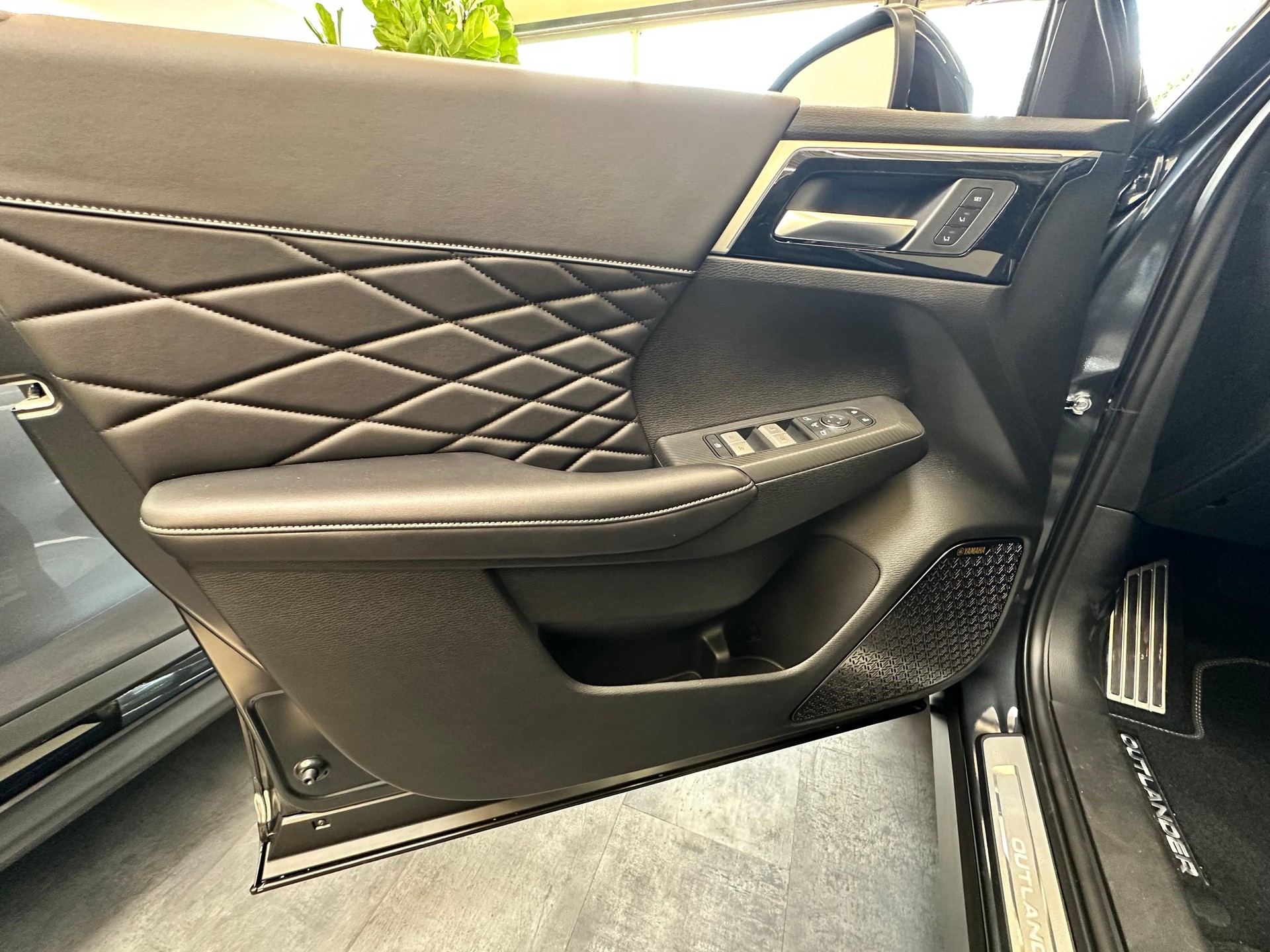 MITSUBISHI Outlander 2.4 PHEV Sport 4x4-image-8