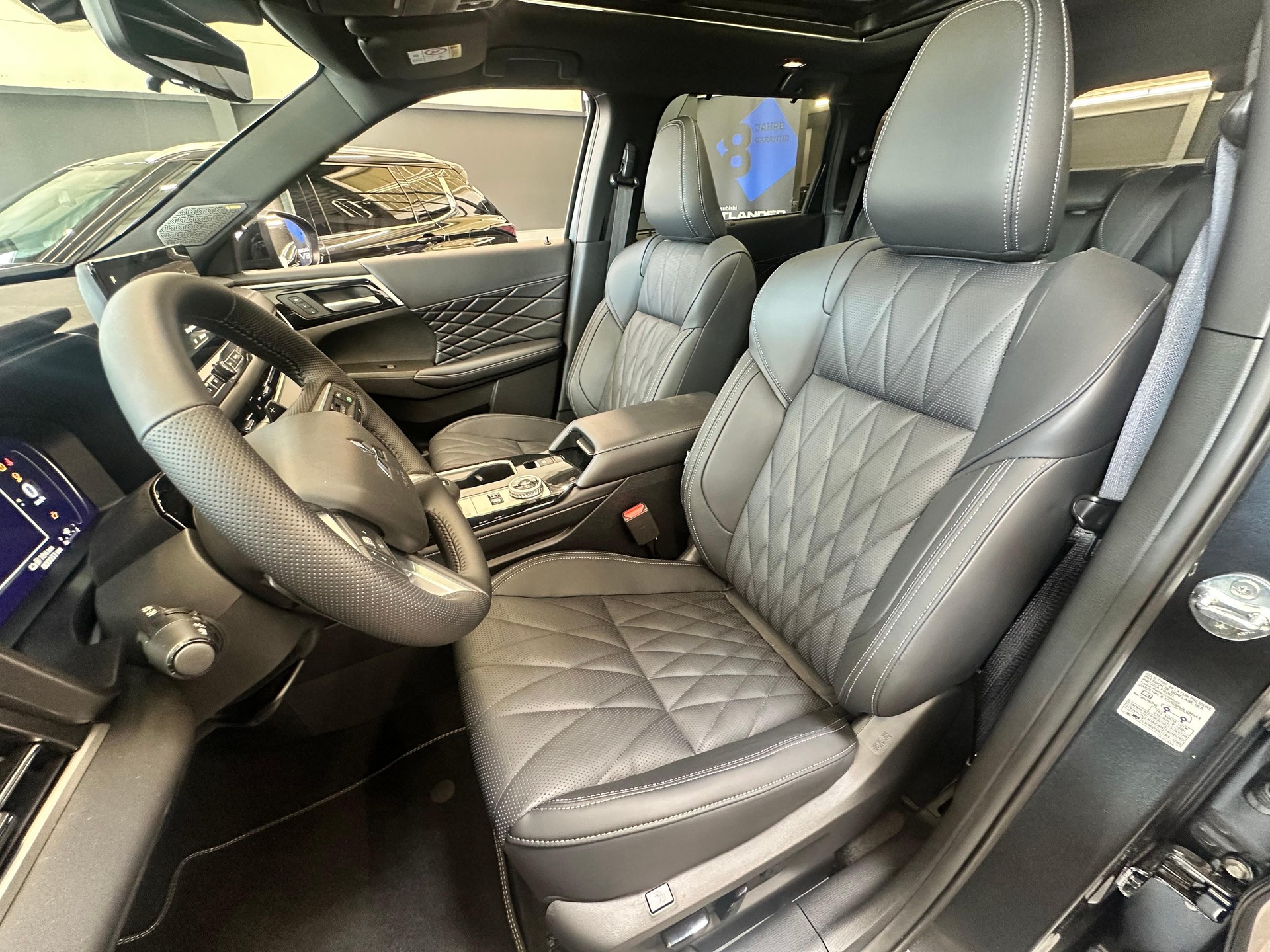 MITSUBISHI Outlander 2.4 PHEV Sport 4x4-image-7