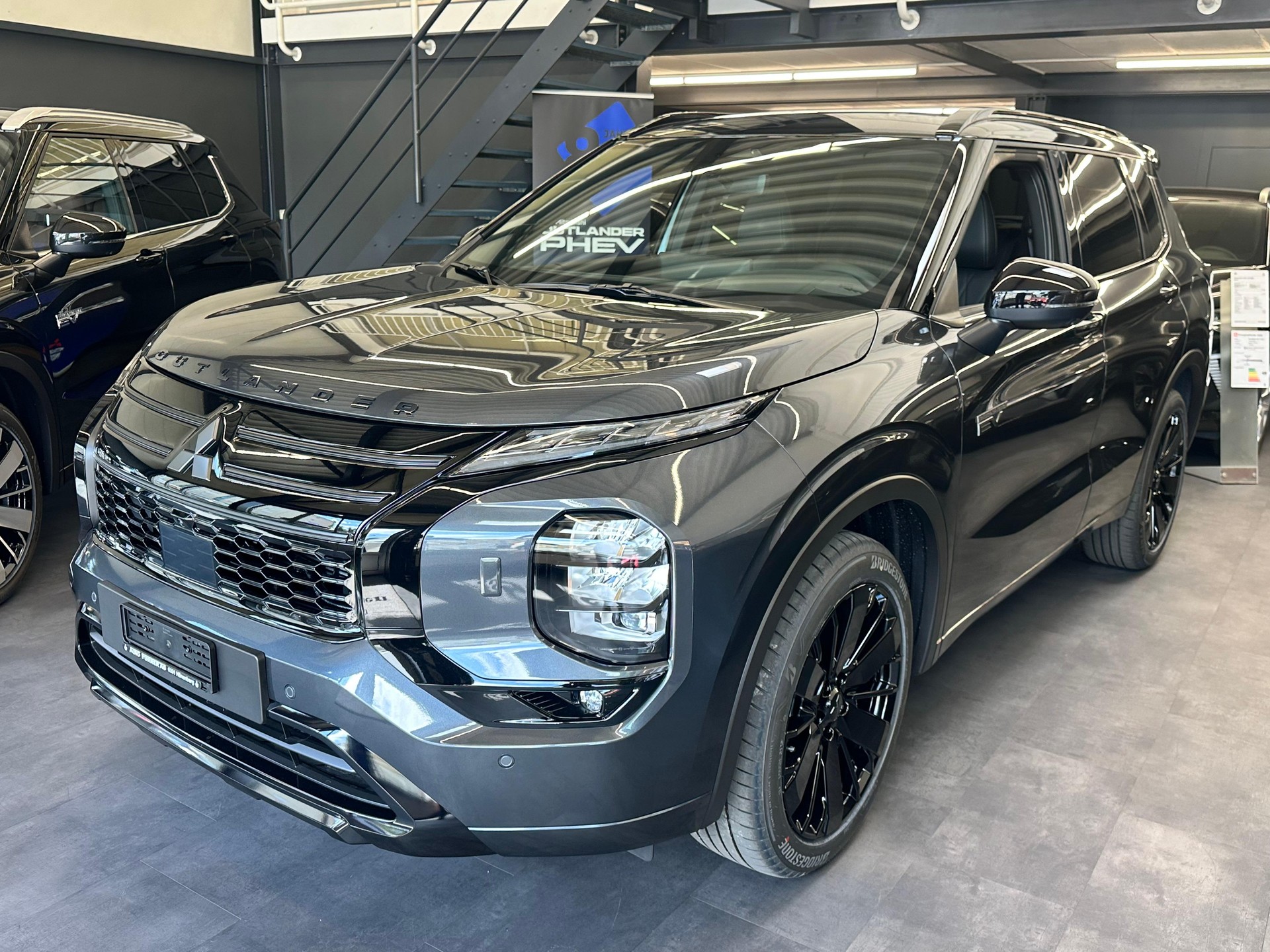MITSUBISHI Outlander 2.4 PHEV Sport 4x4-image-0