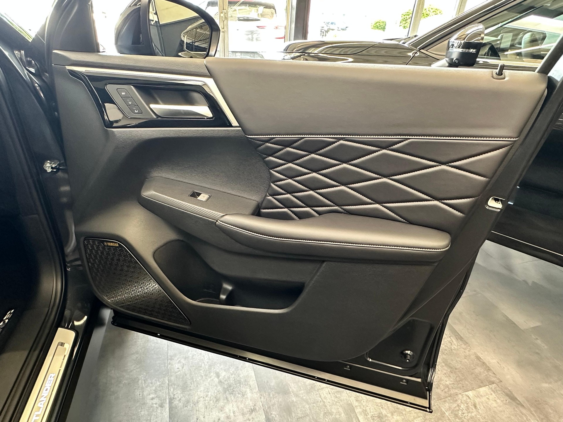MITSUBISHI Outlander 2.4 PHEV Sport 4x4-image-16