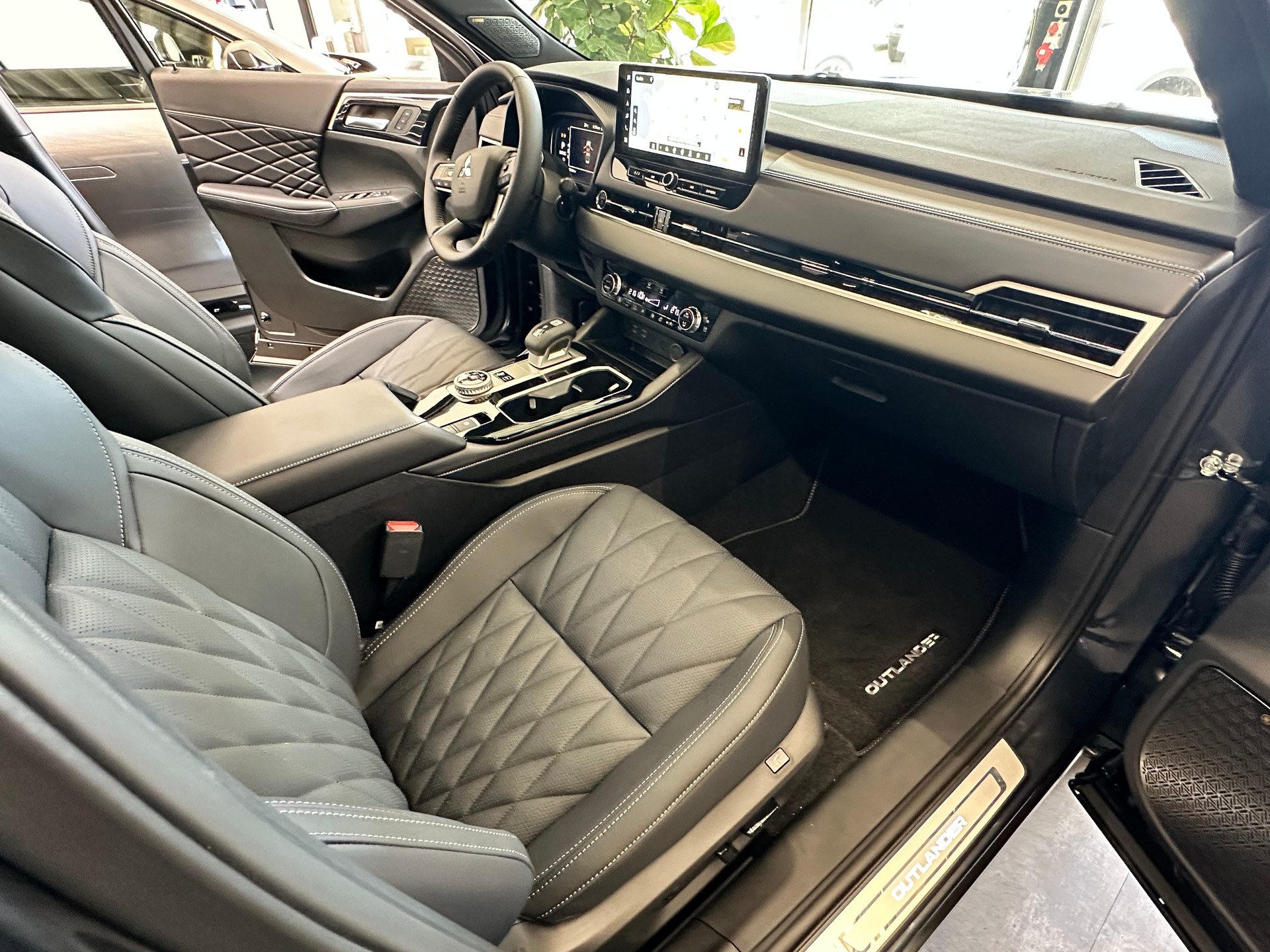 MITSUBISHI Outlander 2.4 PHEV Sport 4x4-image-15