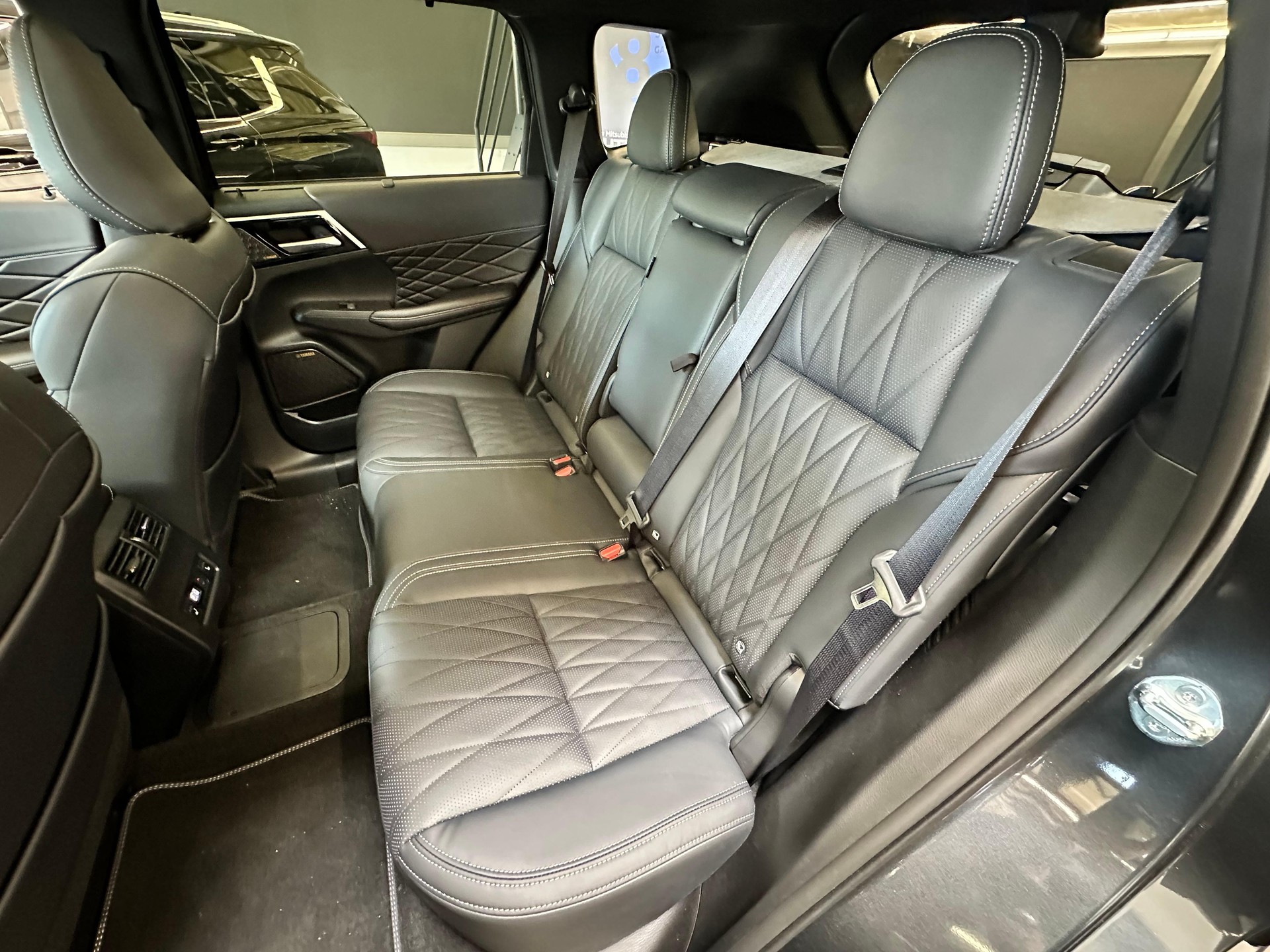 MITSUBISHI Outlander 2.4 PHEV Sport 4x4-image-12