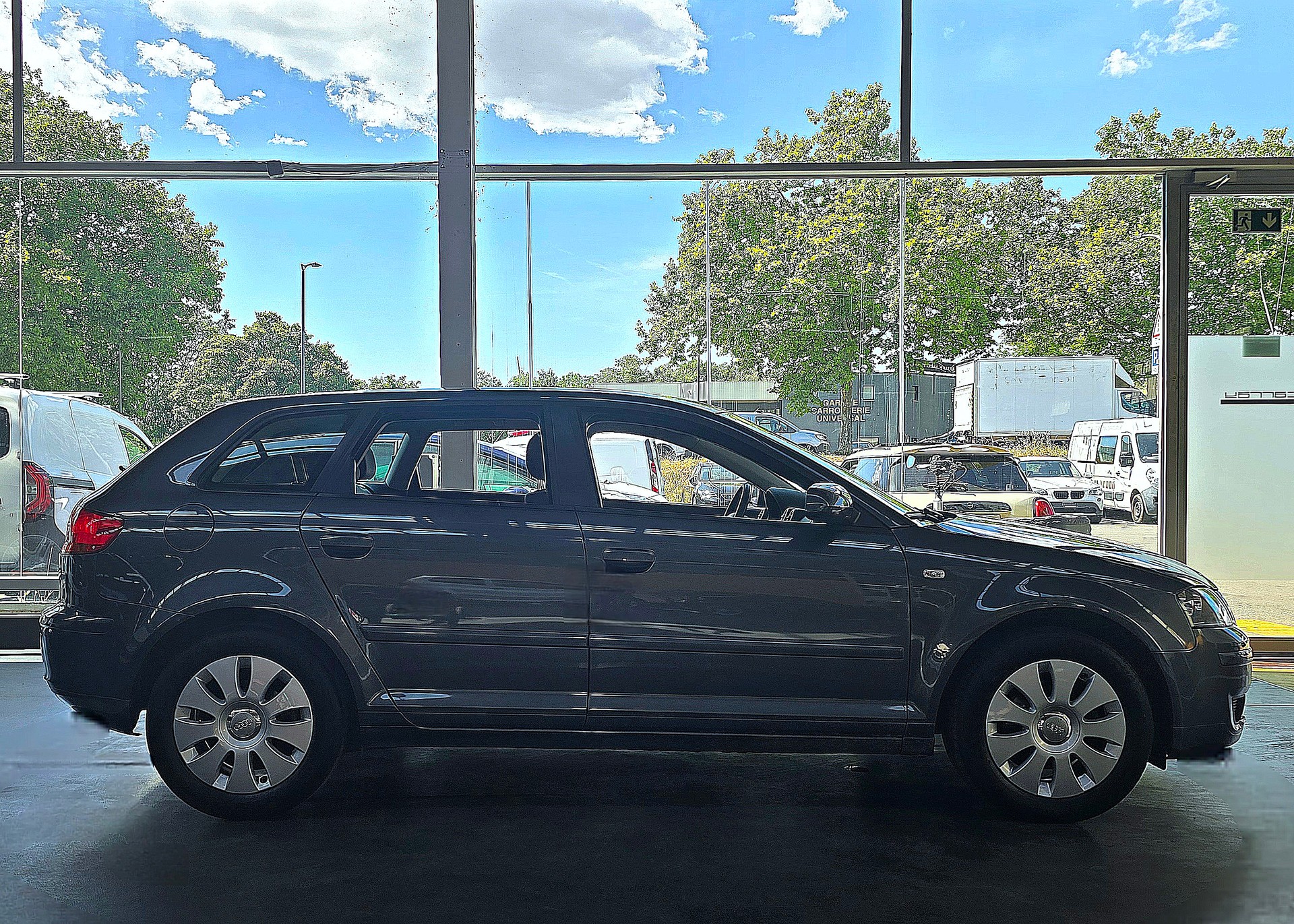 AUDI A3 Sportback 1.8 Turbo FSI Ambition-image-10