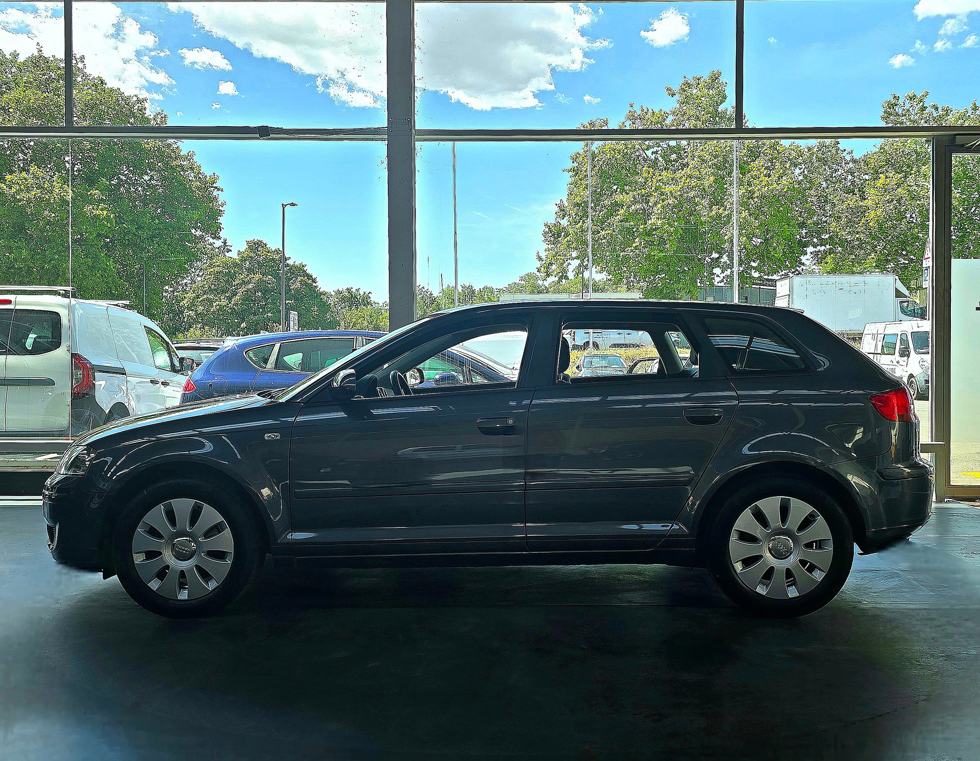AUDI A3 Sportback 1.8 Turbo FSI Ambition-showroom-element-3