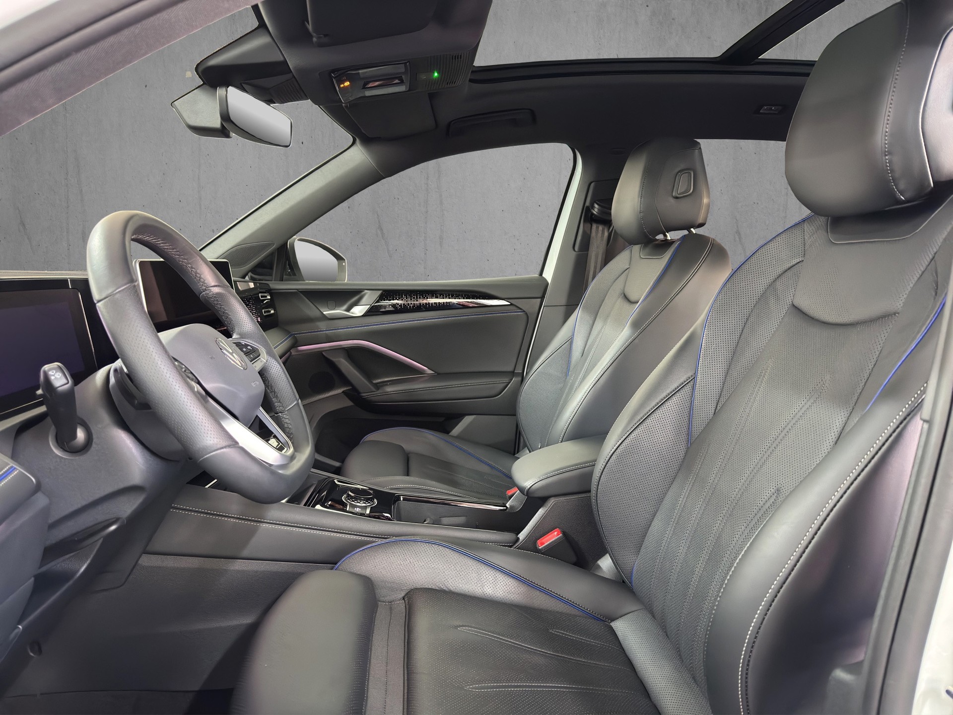 VW Tiguan 2.0 TSI DSG R-Line 4M. "Leder Varenna-Pano-360°Kamera-Black Style"-image-7