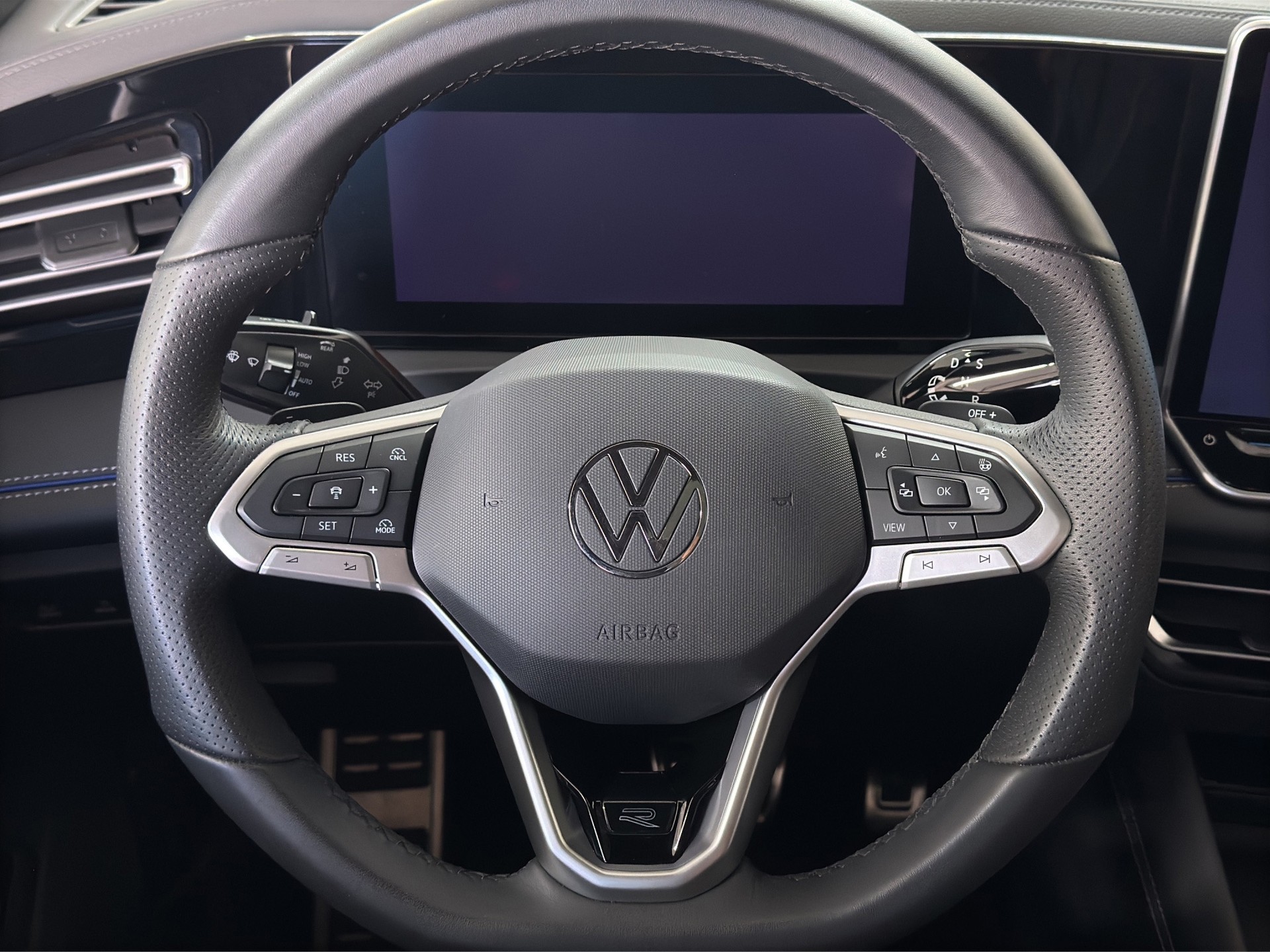 VW Tiguan 2.0 TSI DSG R-Line 4M. "Leder Varenna-Pano-360°Kamera-Black Style"-image-13