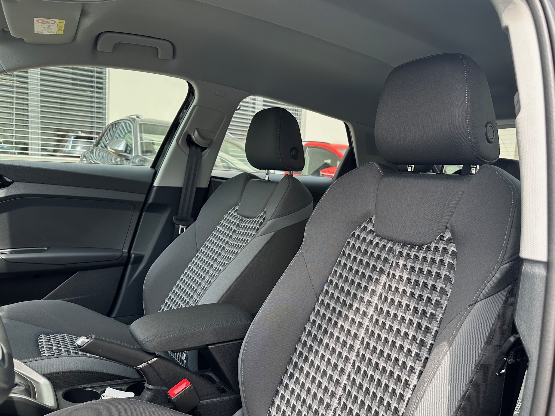 AUDI A1 Sportback 30 TFSI Attraction S-tronic-image-9