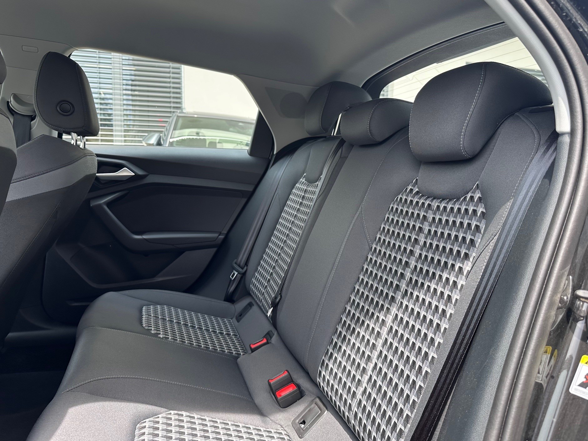 AUDI A1 Sportback 30 TFSI Attraction S-tronic-image-10