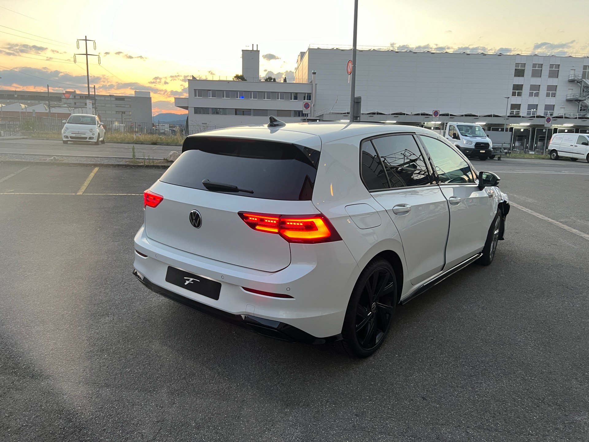 VW Golf 1.5 eTSI mHEV ACT R-Line DSG-image-4