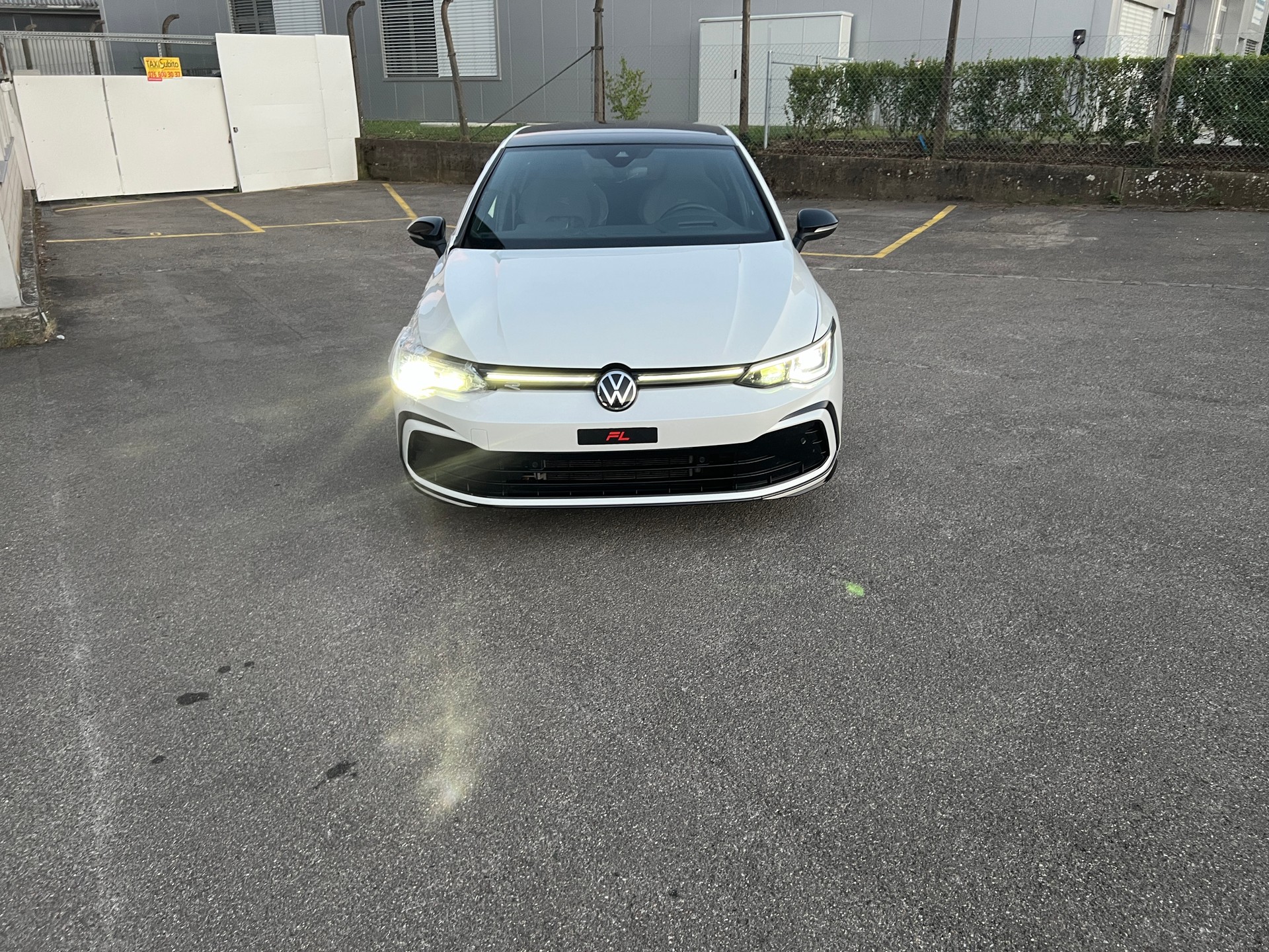 VW Golf 1.5 eTSI mHEV ACT R-Line DSG-image-2