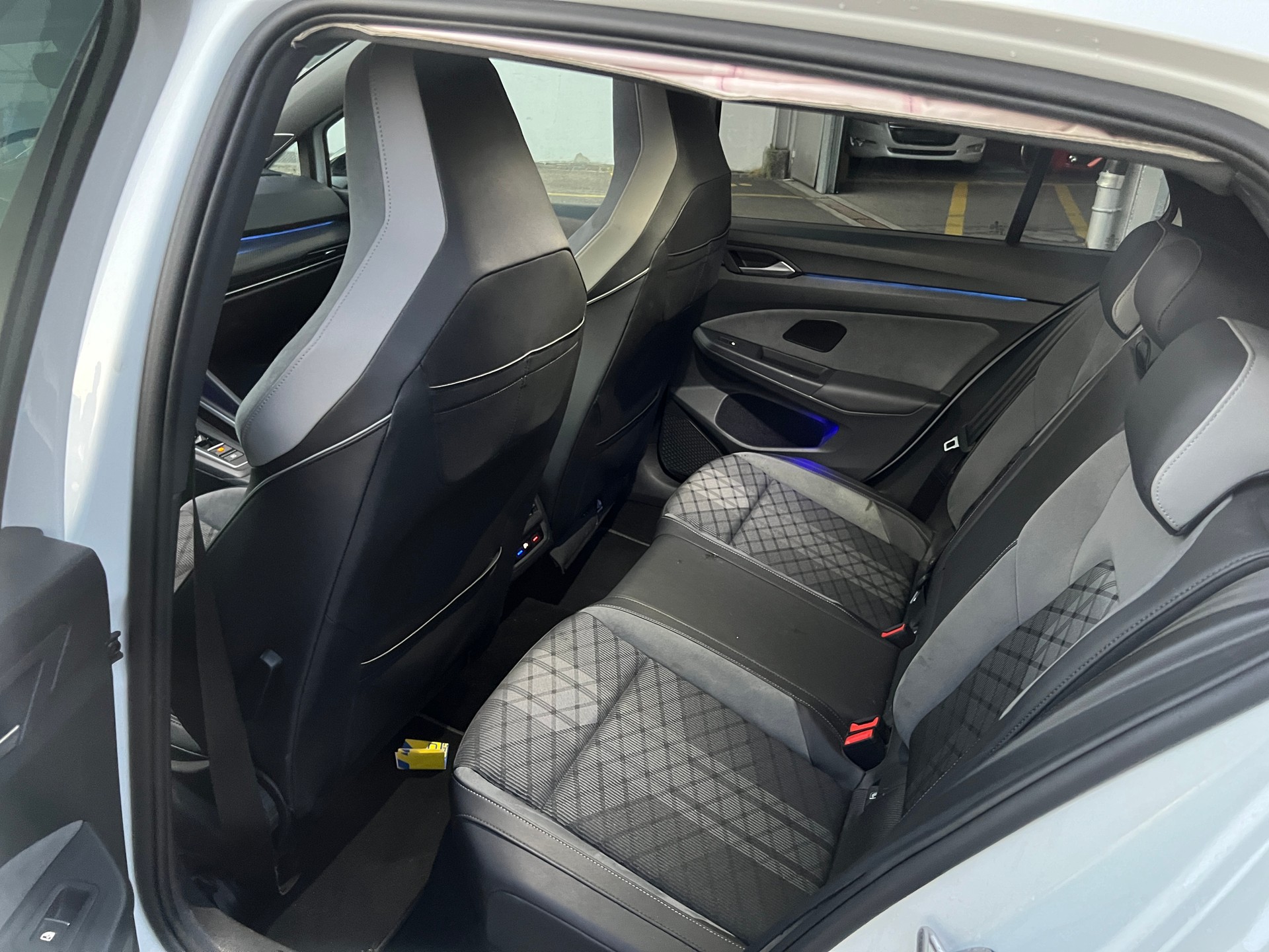 VW Golf 1.5 eTSI mHEV ACT R-Line DSG-image-14