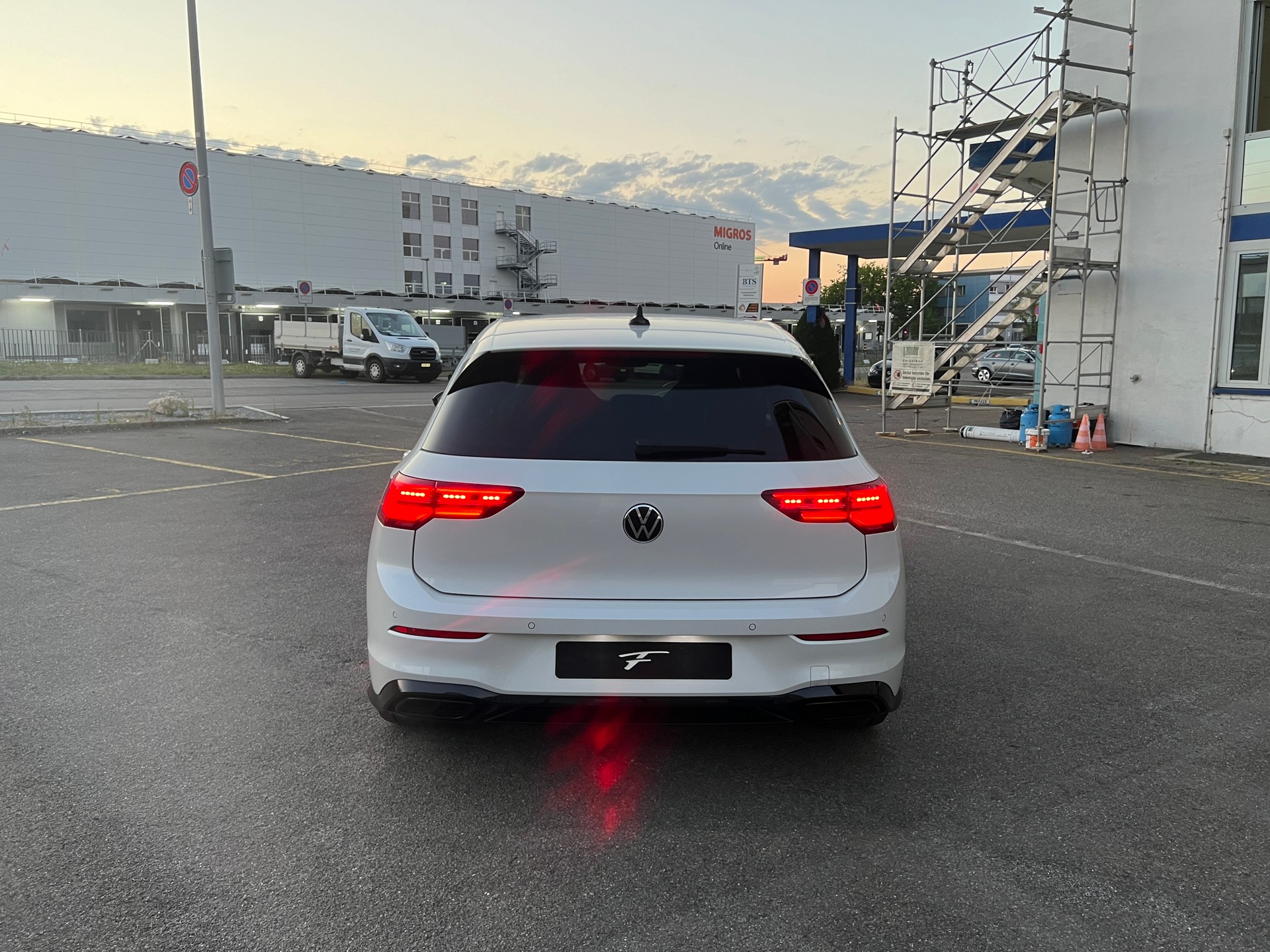 VW Golf 1.5 eTSI mHEV ACT R-Line DSG-image-5