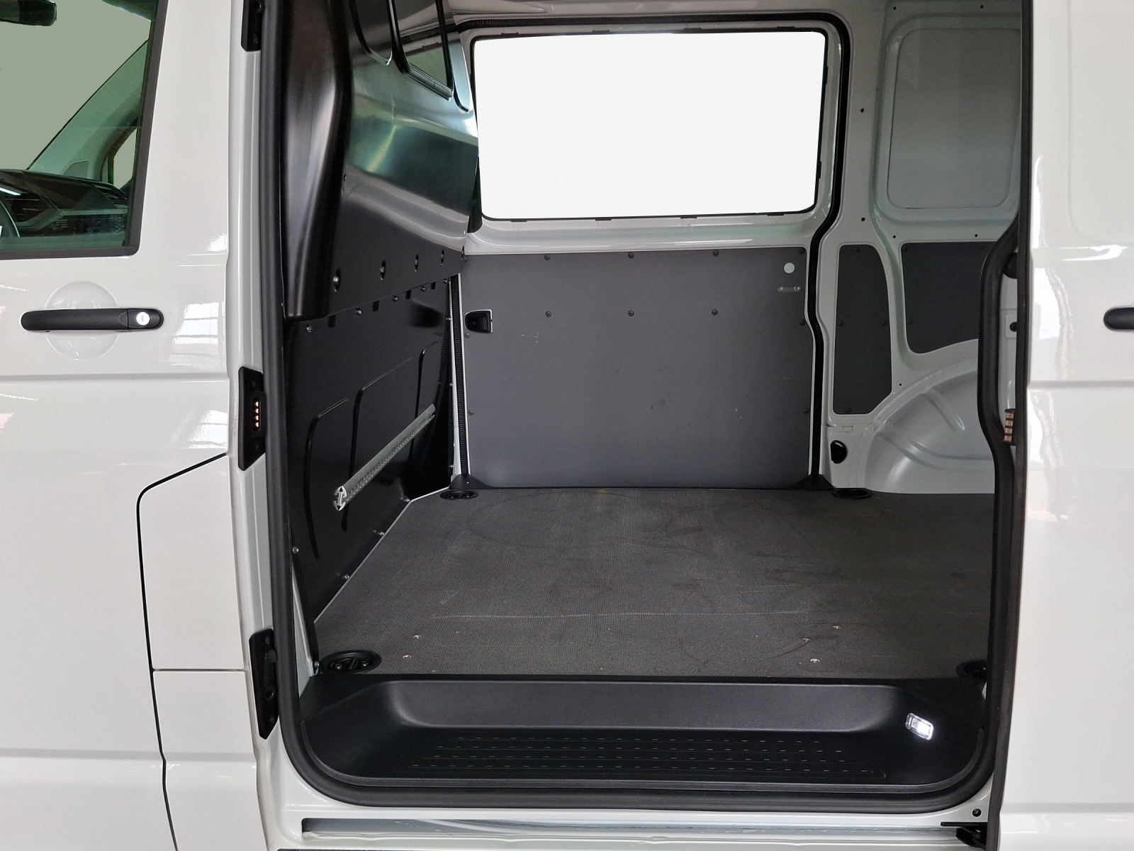VW T6.1 2.0 TDI-image-11