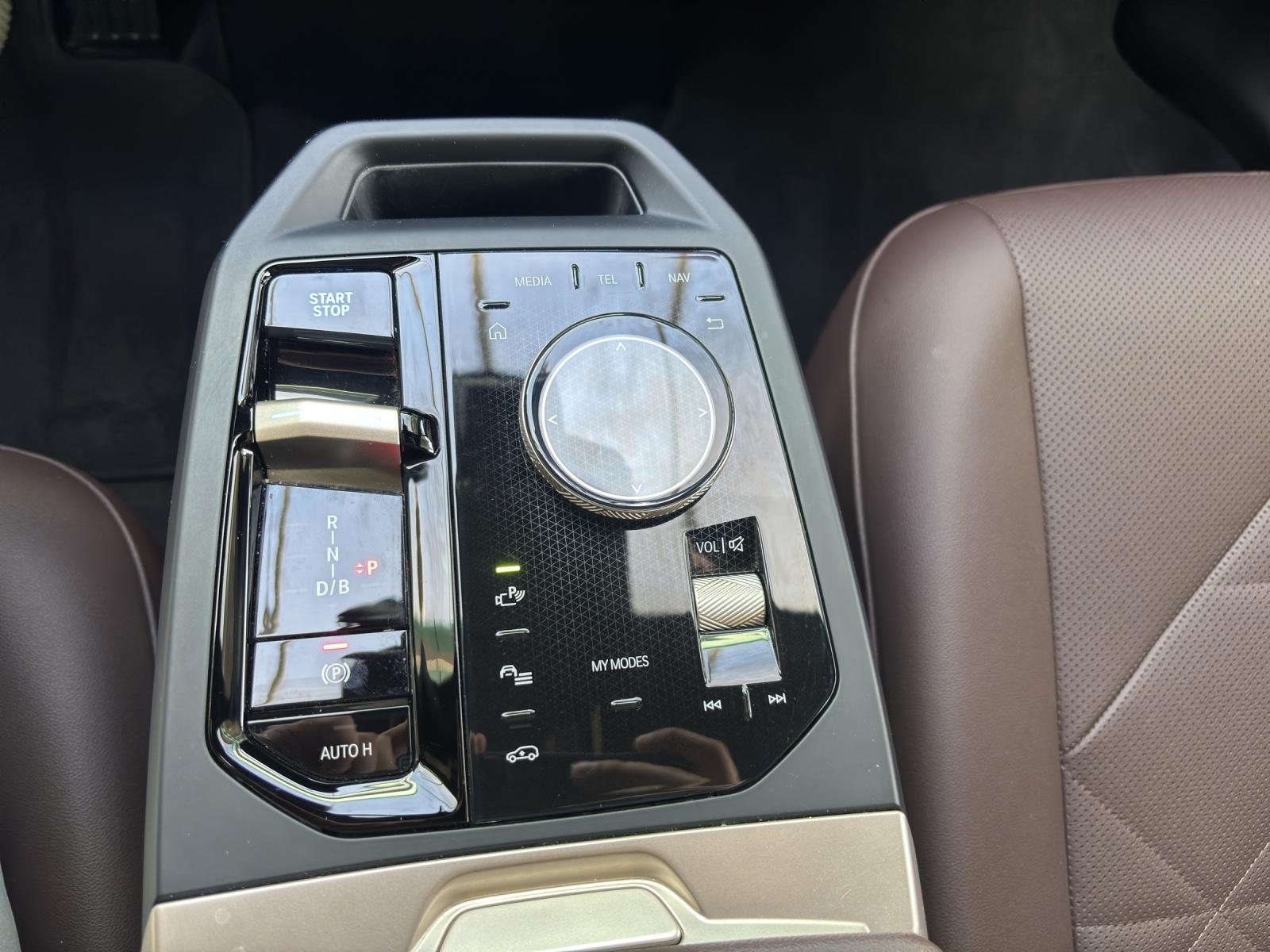 BMW iX xDrive50-image-7