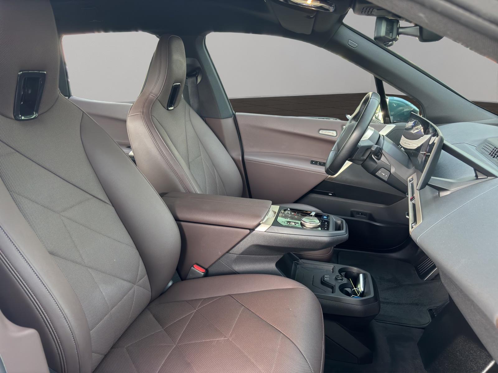 BMW iX xDrive50-image-10