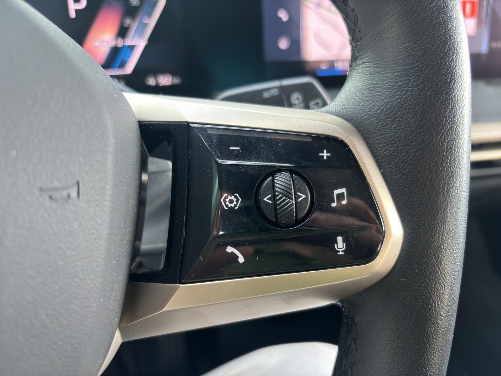 BMW iX xDrive50-image-14
