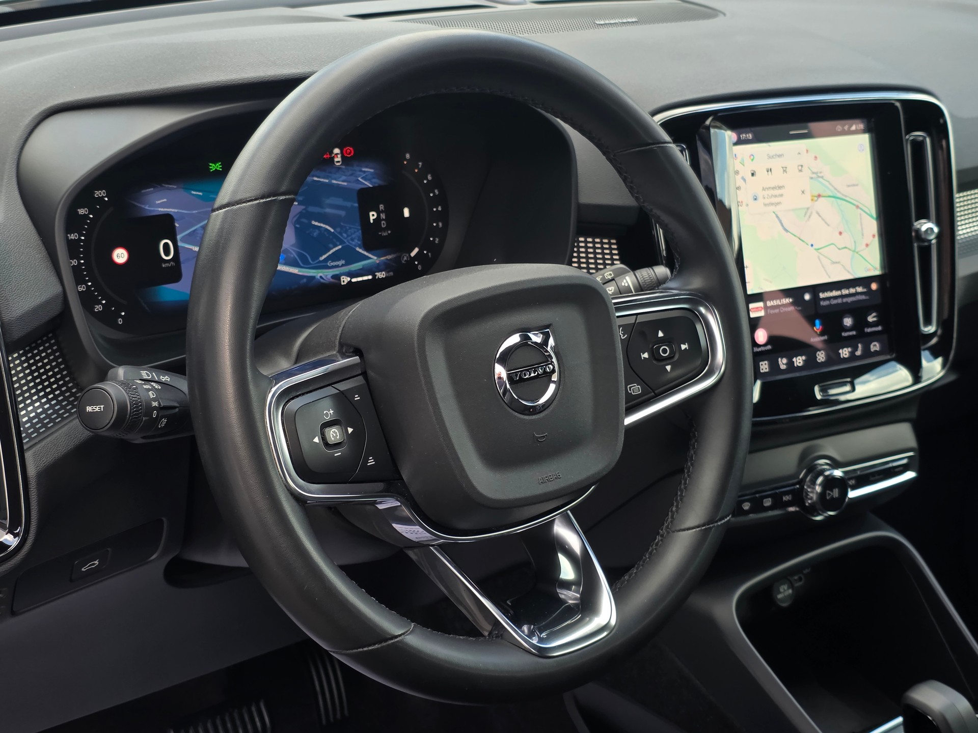 VOLVO XC40 B4 Benzin Mild Hybrid AWD Plus Dark DCT * CH-Fahrzeug * Inkl. 1 Jahr Garanite *-image-9