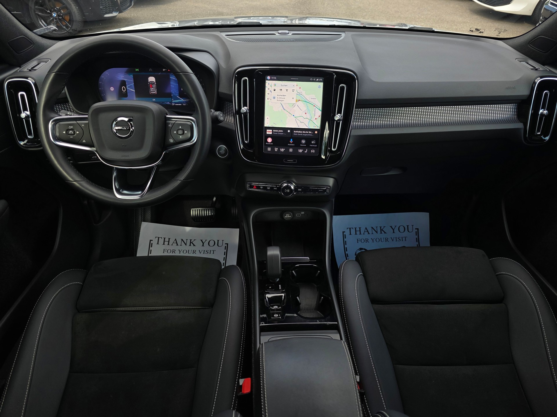 VOLVO XC40 B4 Benzin Mild Hybrid AWD Plus Dark DCT * CH-Fahrzeug * Inkl. 1 Jahr Garanite *-image-12