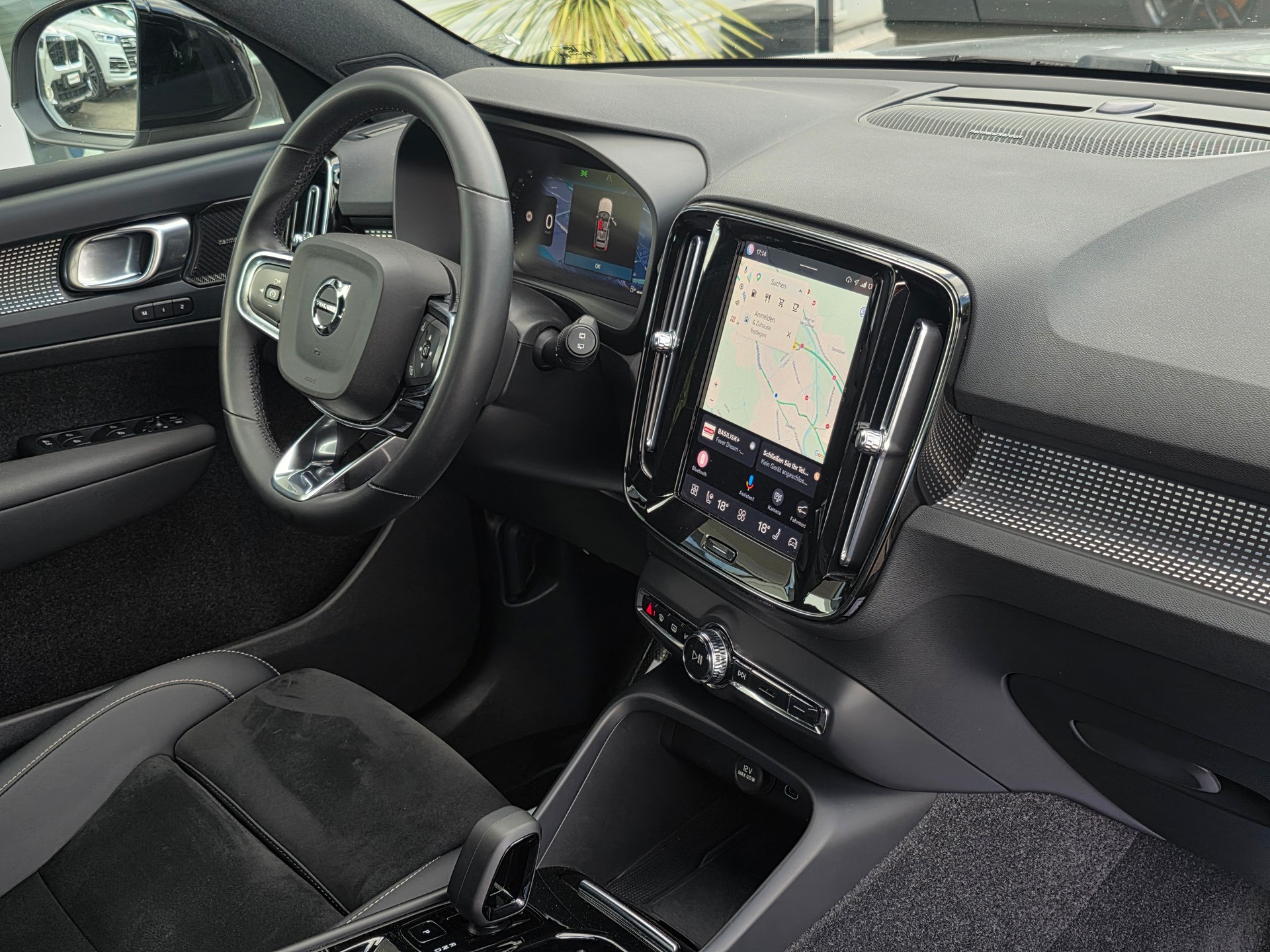 VOLVO XC40 B4 Benzin Mild Hybrid AWD Plus Dark DCT * CH-Fahrzeug * Inkl. 1 Jahr Garanite *-image-22