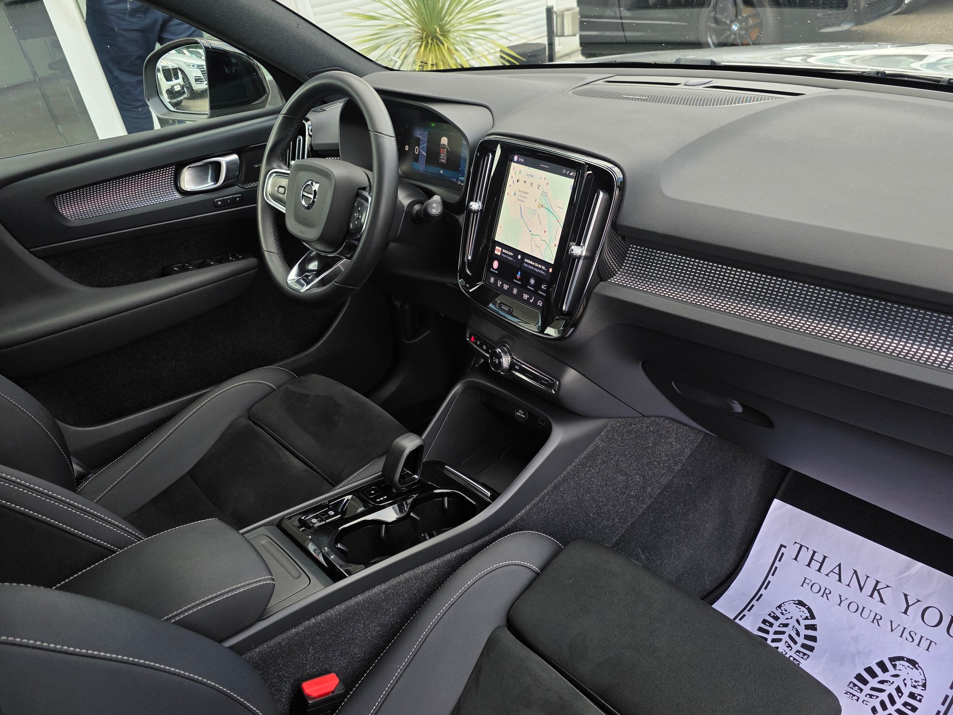 VOLVO XC40 B4 Benzin Mild Hybrid AWD Plus Dark DCT * CH-Fahrzeug * Inkl. 1 Jahr Garanite *-image-21