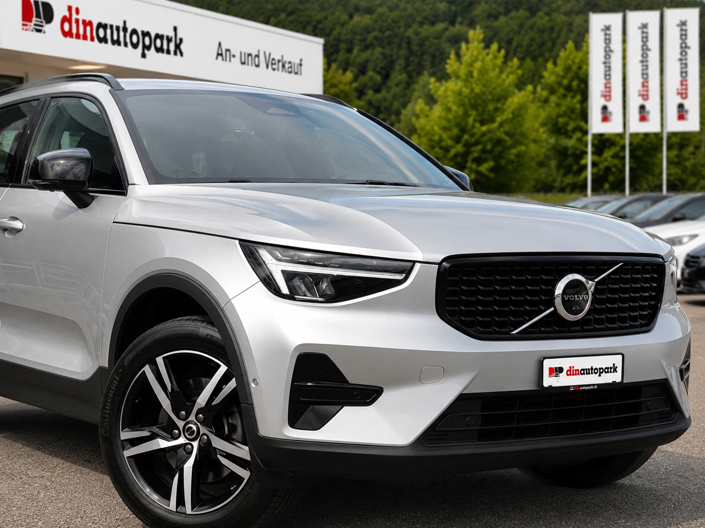 VOLVO XC40 B4 Benzin Mild Hybrid AWD Plus Dark DCT * CH-Fahrzeug * Inkl. 1 Jahr Garanite *-showroom-element-3