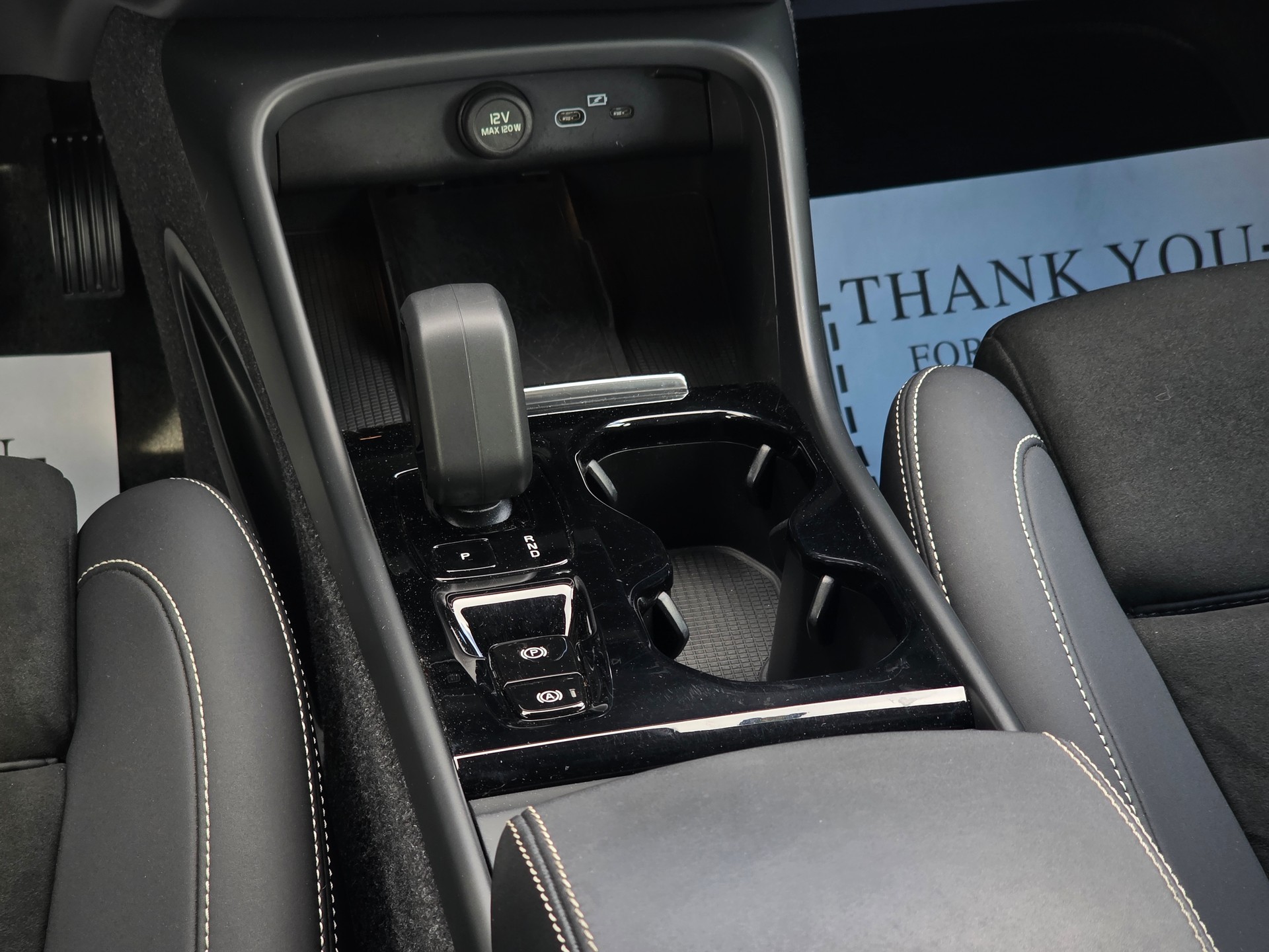 VOLVO XC40 B4 Benzin Mild Hybrid AWD Plus Dark DCT * CH-Fahrzeug * Inkl. 1 Jahr Garanite *-image-19