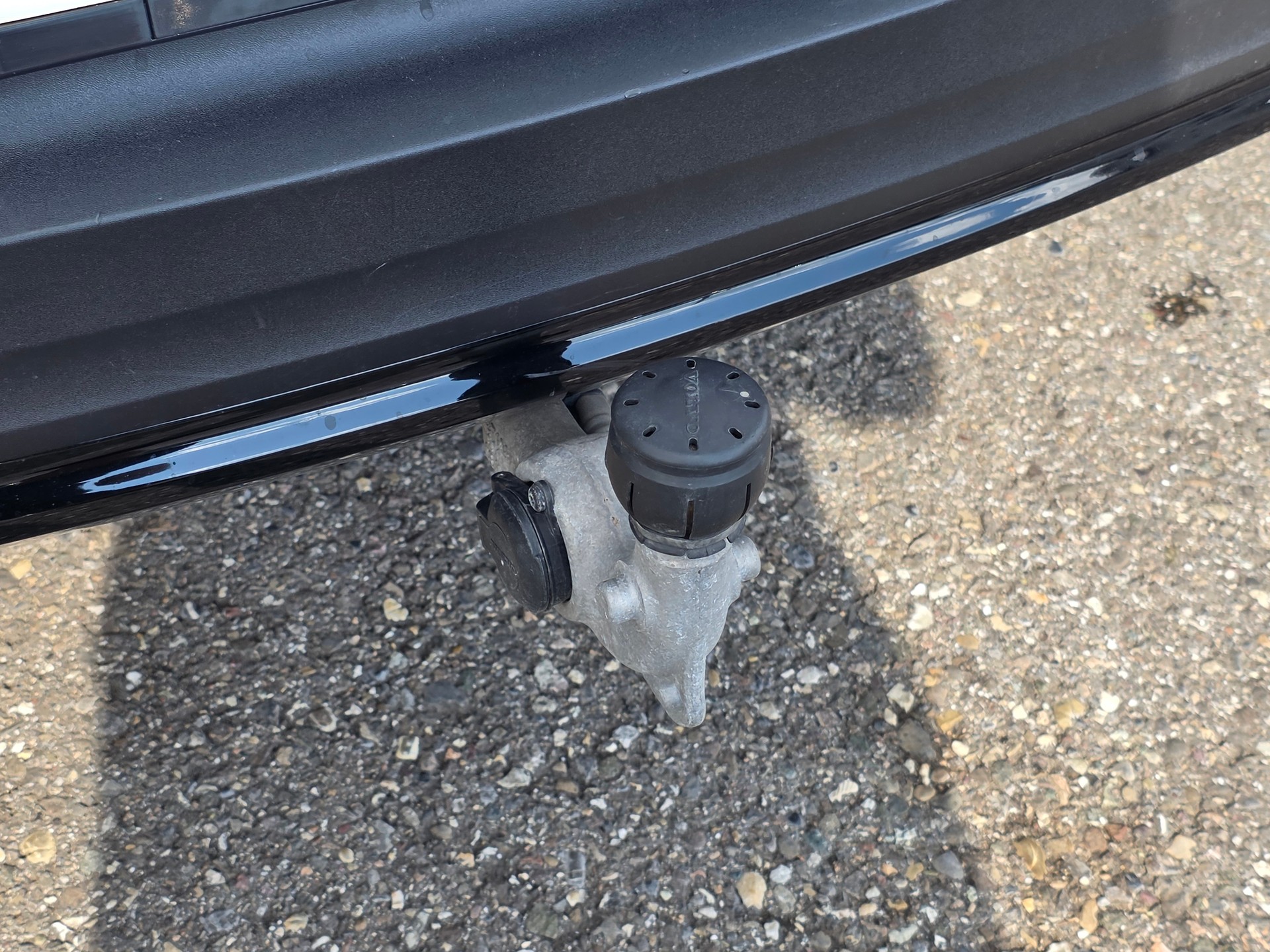 VOLVO XC40 B4 Benzin Mild Hybrid AWD Plus Dark DCT * CH-Fahrzeug * Inkl. 1 Jahr Garanite *-image-18