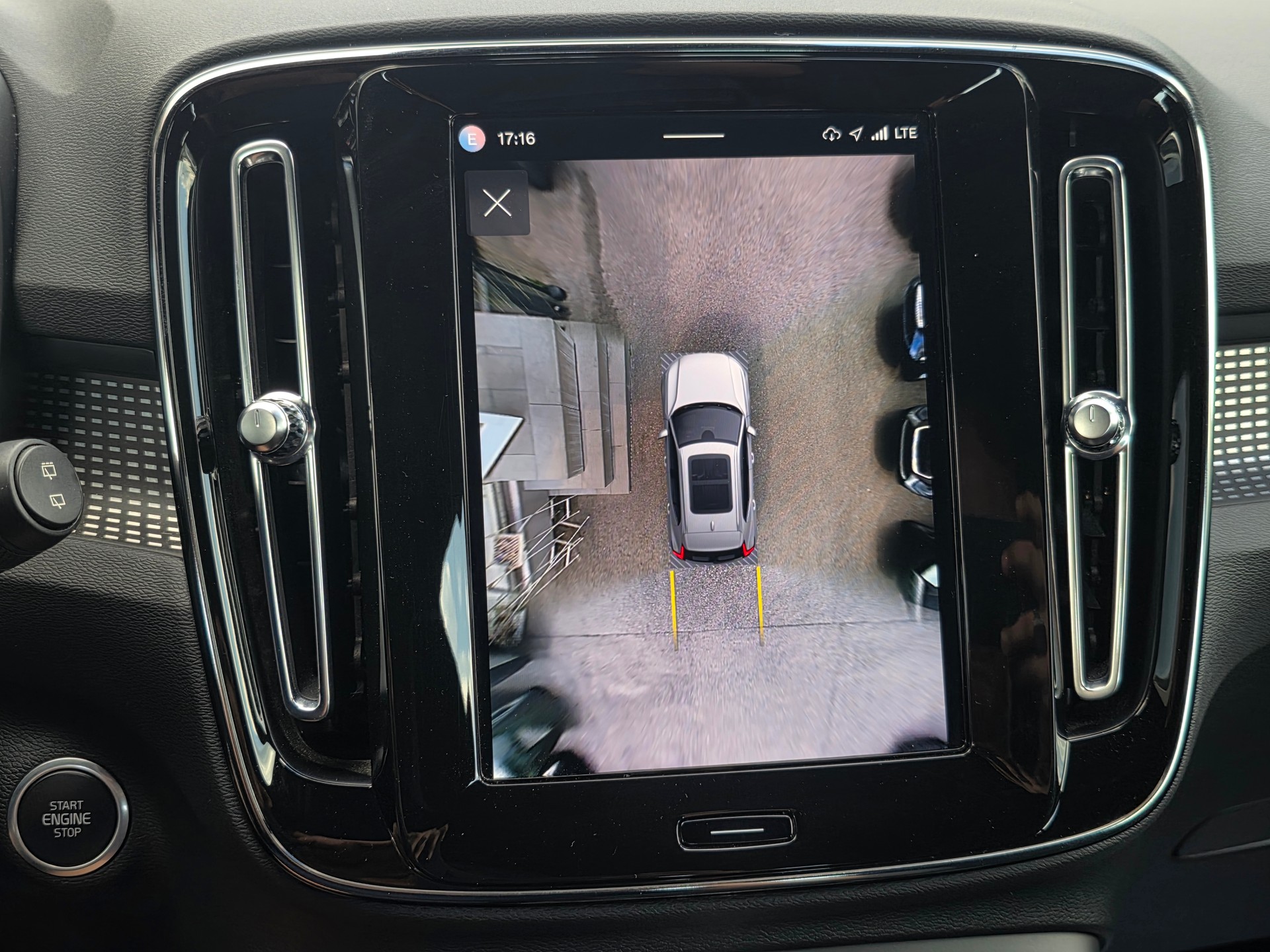 VOLVO XC40 B4 Benzin Mild Hybrid AWD Plus Dark DCT * CH-Fahrzeug * Inkl. 1 Jahr Garanite *-image-17