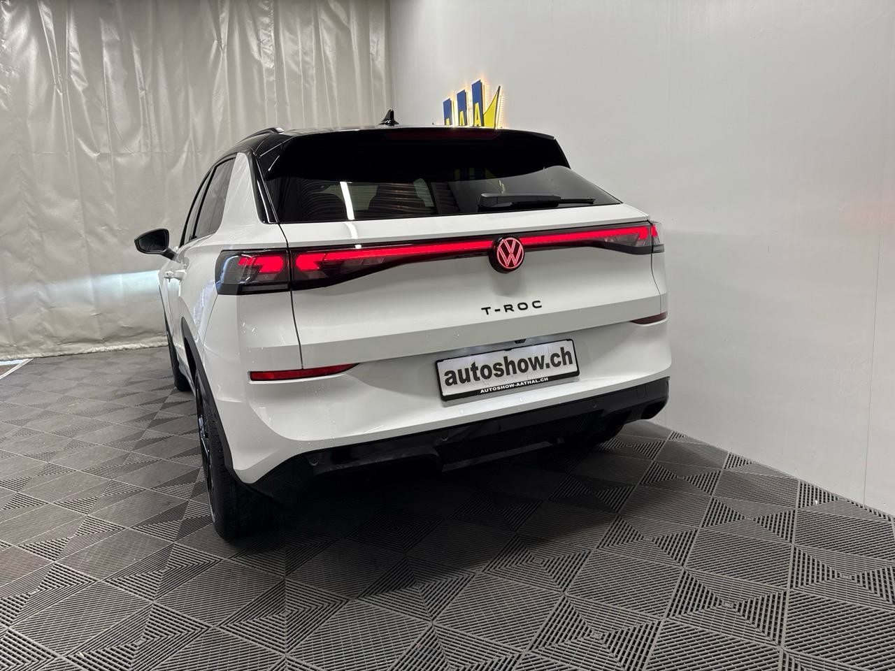 VW T-Roc 1.5 eTSI mHEV R-Line DSG-image-16