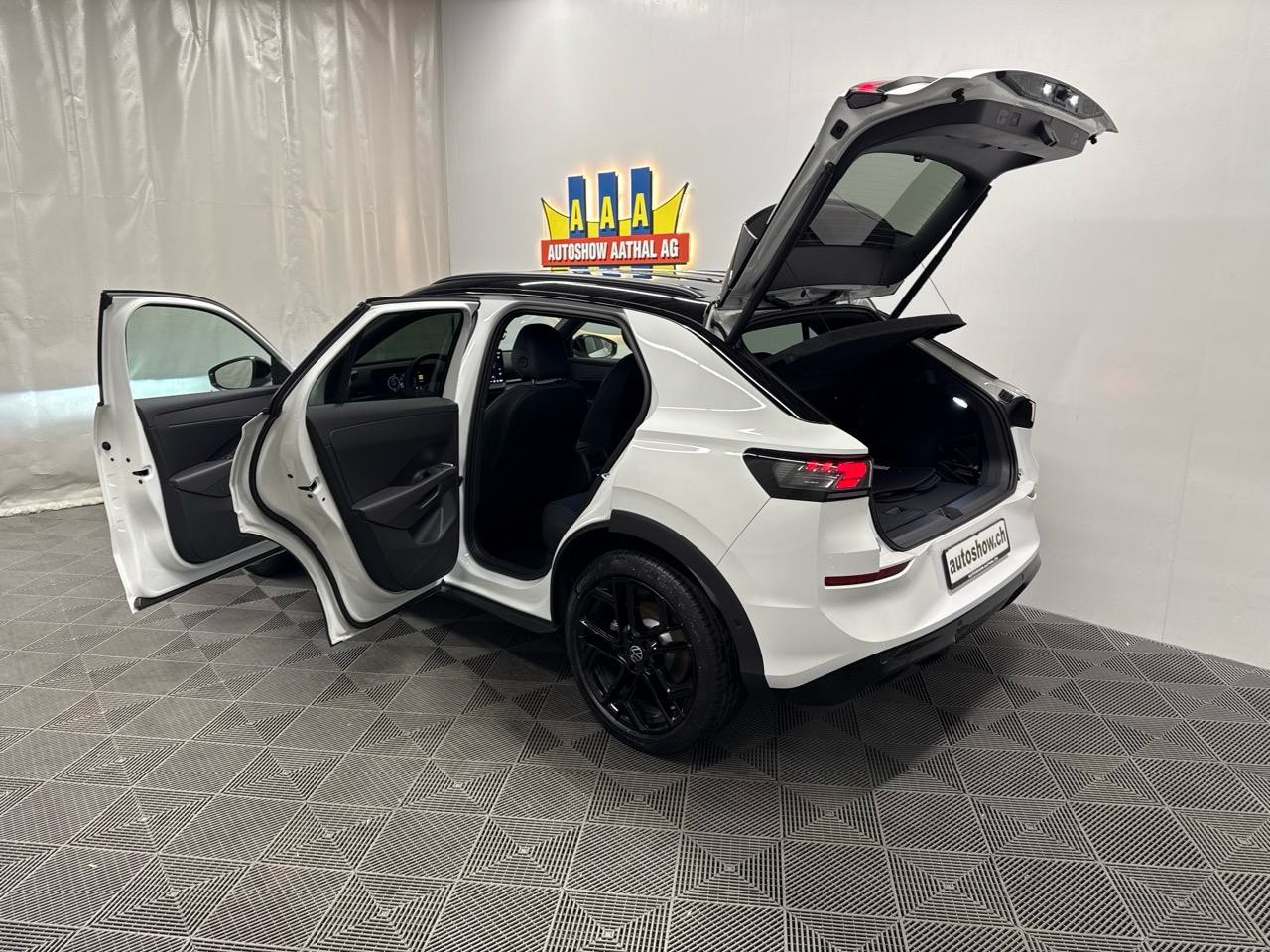 VW T-Roc 1.5 eTSI mHEV R-Line DSG-image-15
