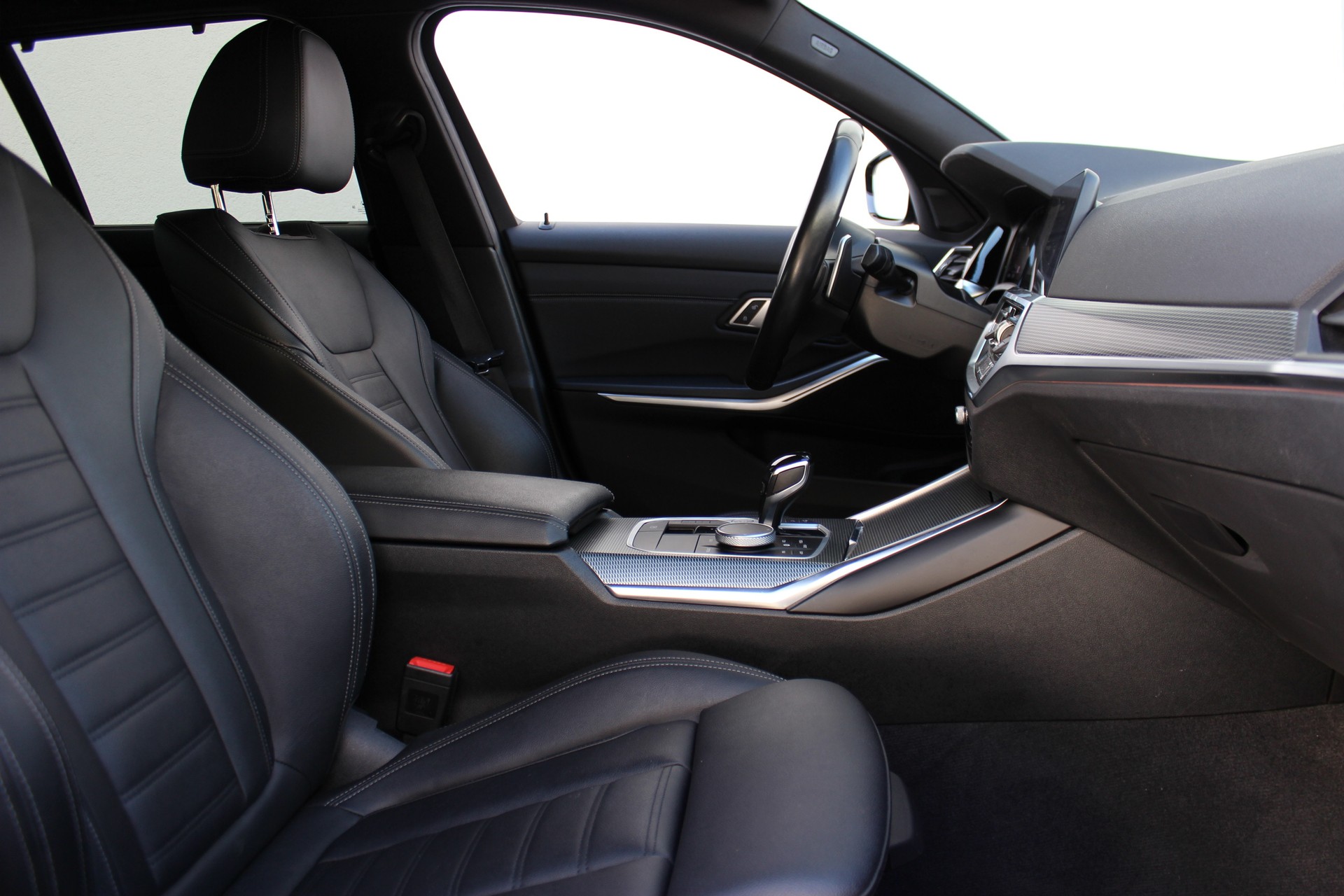 BMW 320d xDrive 48V Touring M SPORTPAKET-image-3