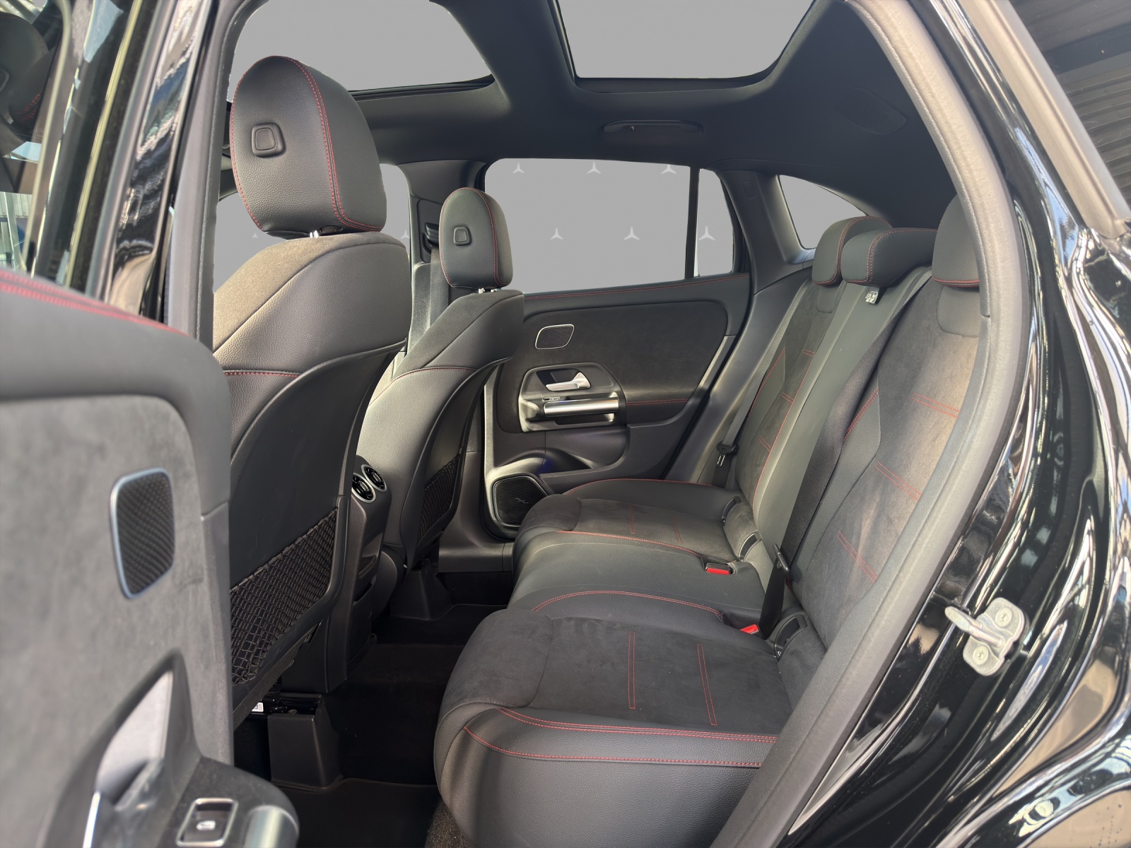 MERCEDES-BENZ GLA 250 4Matic 8G-DCT-image-13