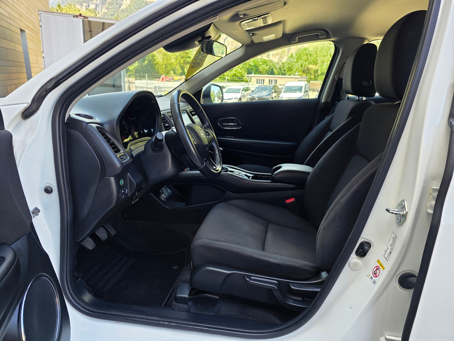 HONDA HR-V 1.6i-DTEC Comfort 4 SUV-image-17