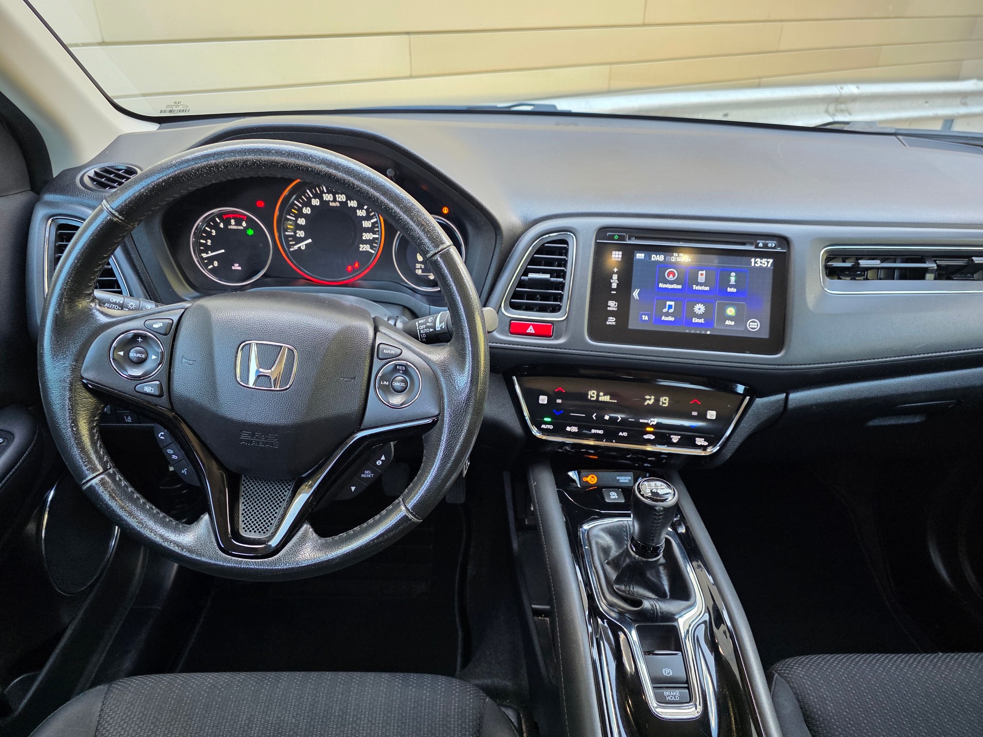 HONDA HR-V 1.6i-DTEC Comfort 4 SUV-image-19