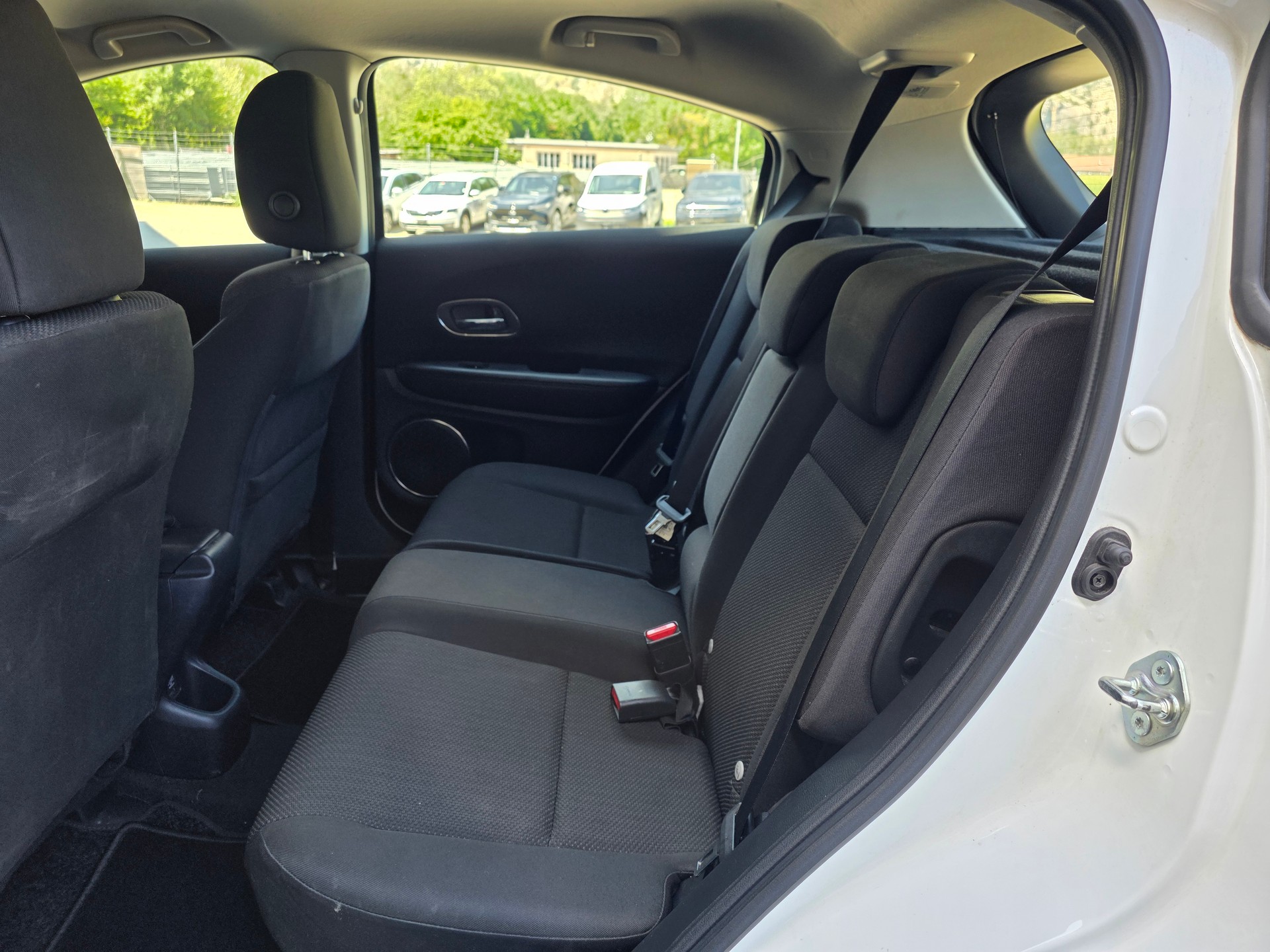 HONDA HR-V 1.6i-DTEC Comfort 4 SUV-image-21