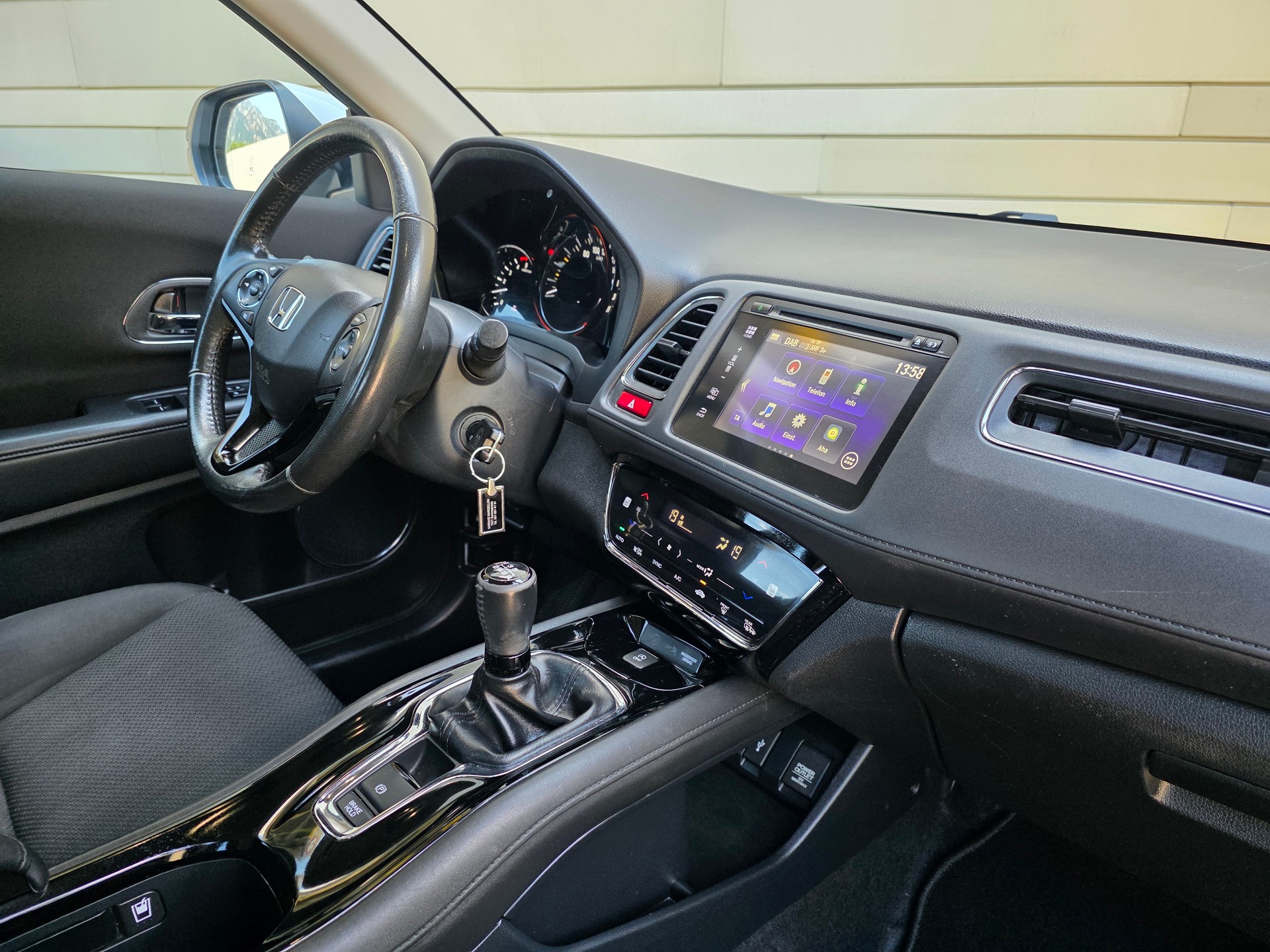 HONDA HR-V 1.6i-DTEC Comfort 4 SUV-image-23
