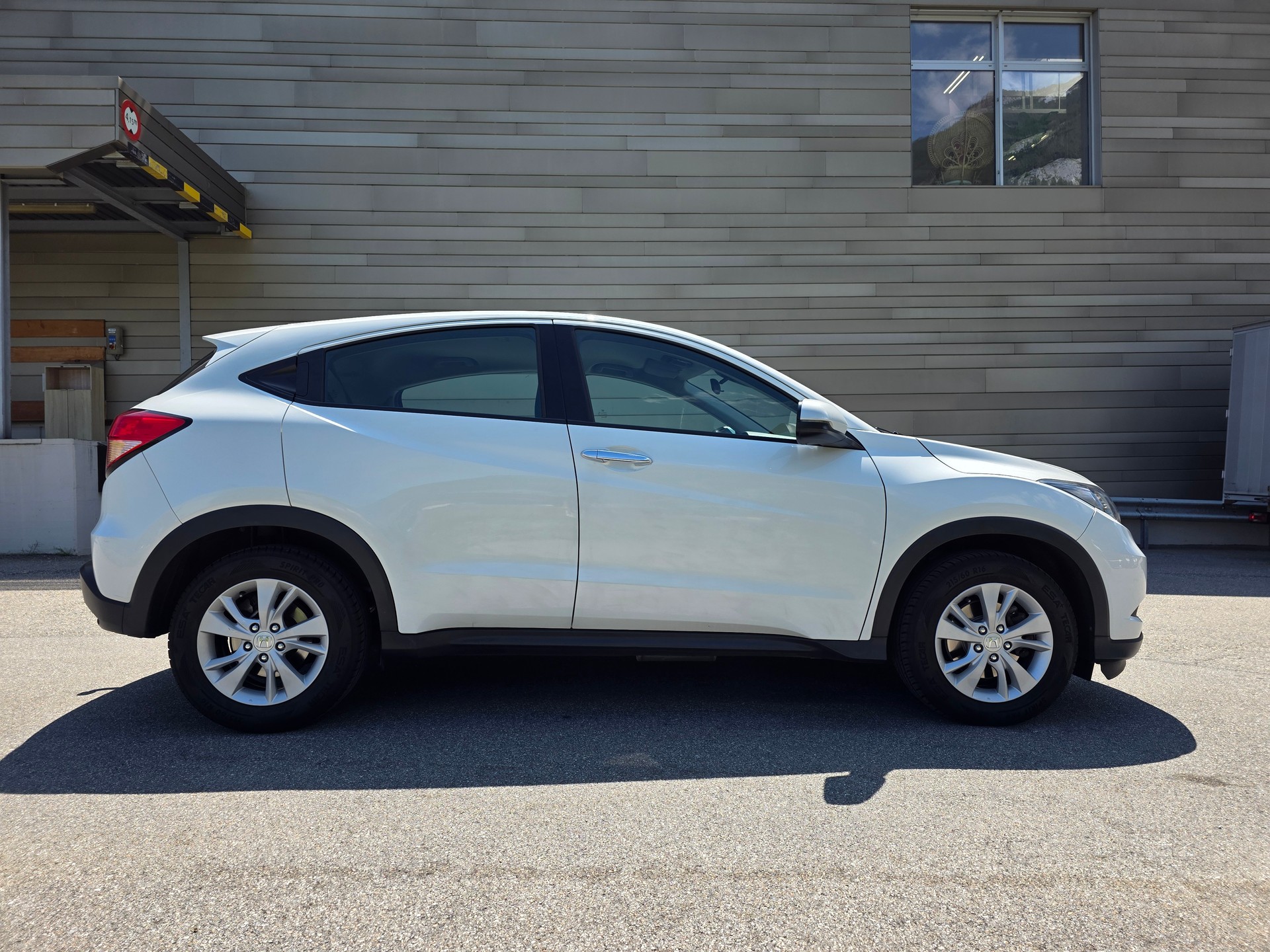 HONDA HR-V 1.6i-DTEC Comfort 4 SUV-image-9
