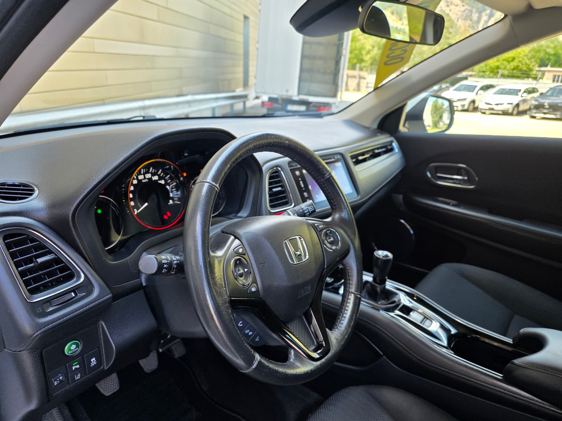 HONDA HR-V 1.6i-DTEC Comfort 4 SUV-image-18