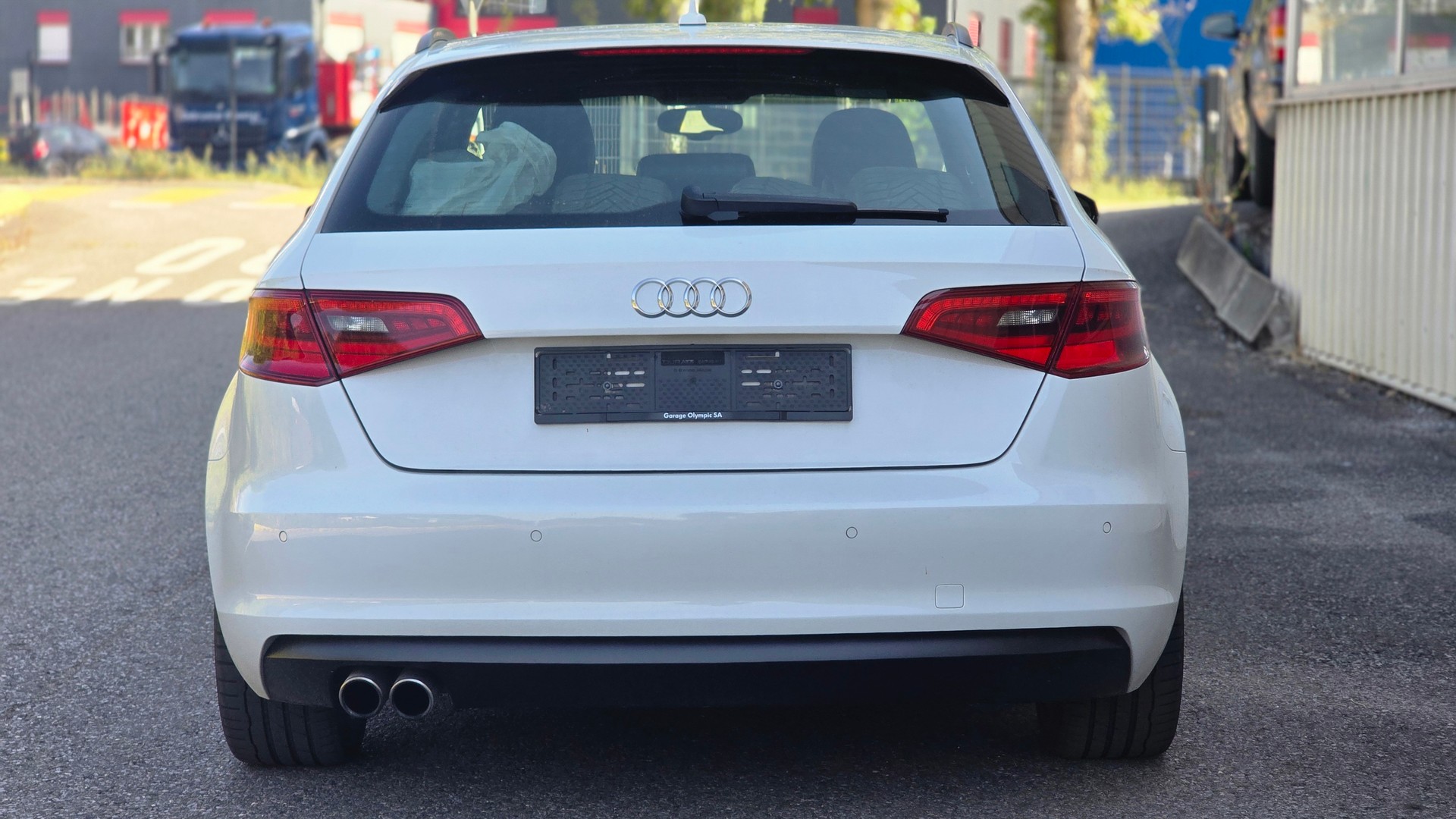 AUDI A3 Sportback 1.4 TFSI Ambiente S-tronic-image-5