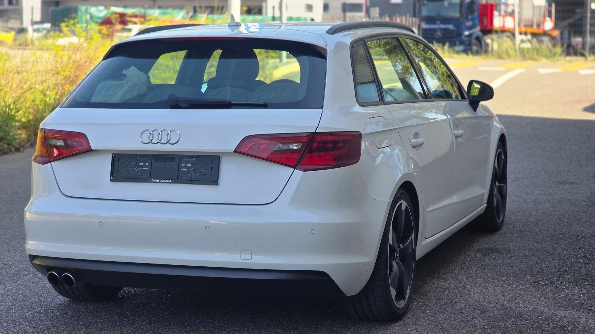 AUDI A3 Sportback 1.4 TFSI Ambiente S-tronic-image-4