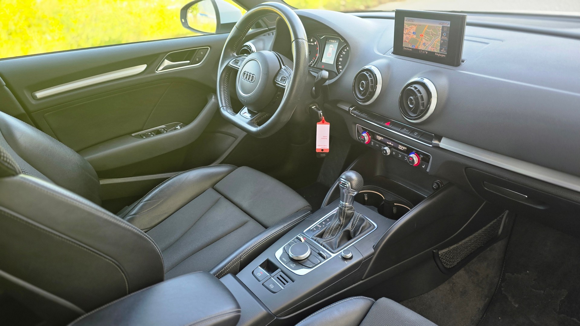 AUDI A3 Sportback 1.4 TFSI Ambiente S-tronic-image-8
